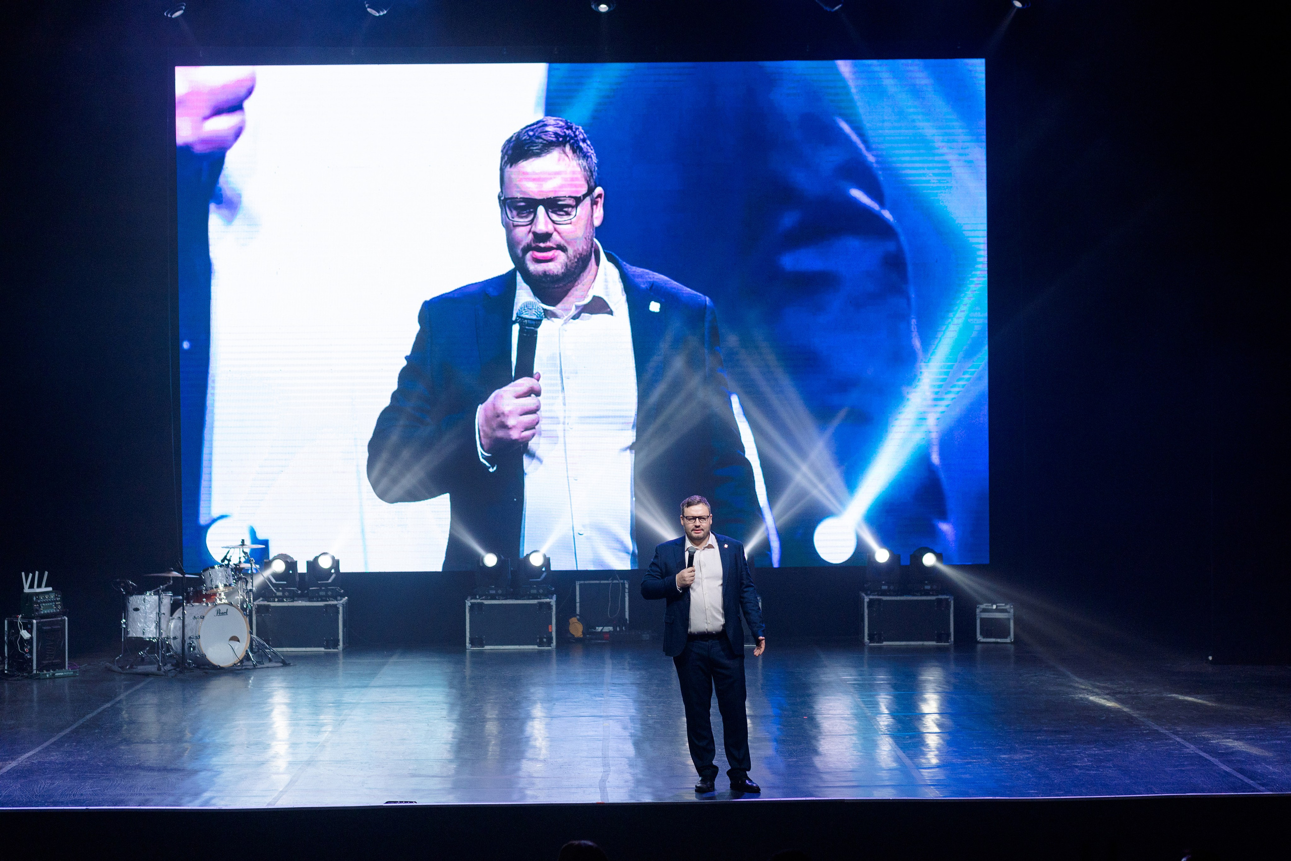 РЕПОРТАЖ: НОВЫЙ ГОД В ДК МЕТАЛЛУРГ. Профессиональный фотограф в Ижевске Леша Петров