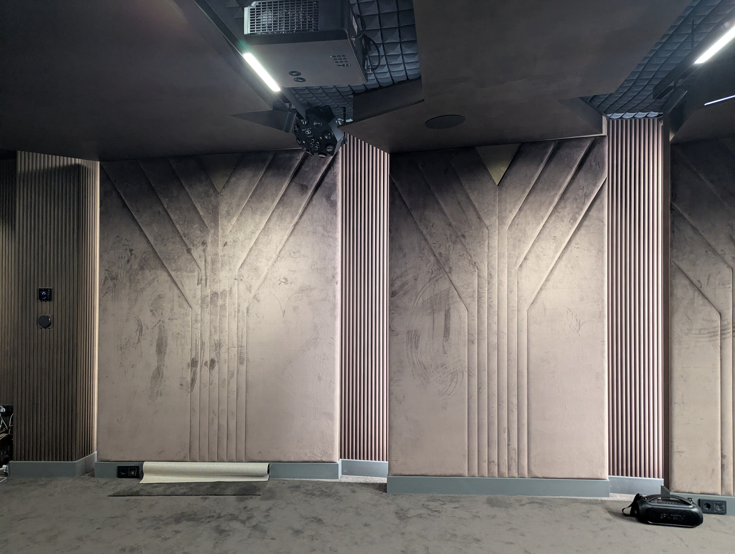 Домашний кинотеатр в частном доме. Deka-Art | Architecture & Interior Design Studio