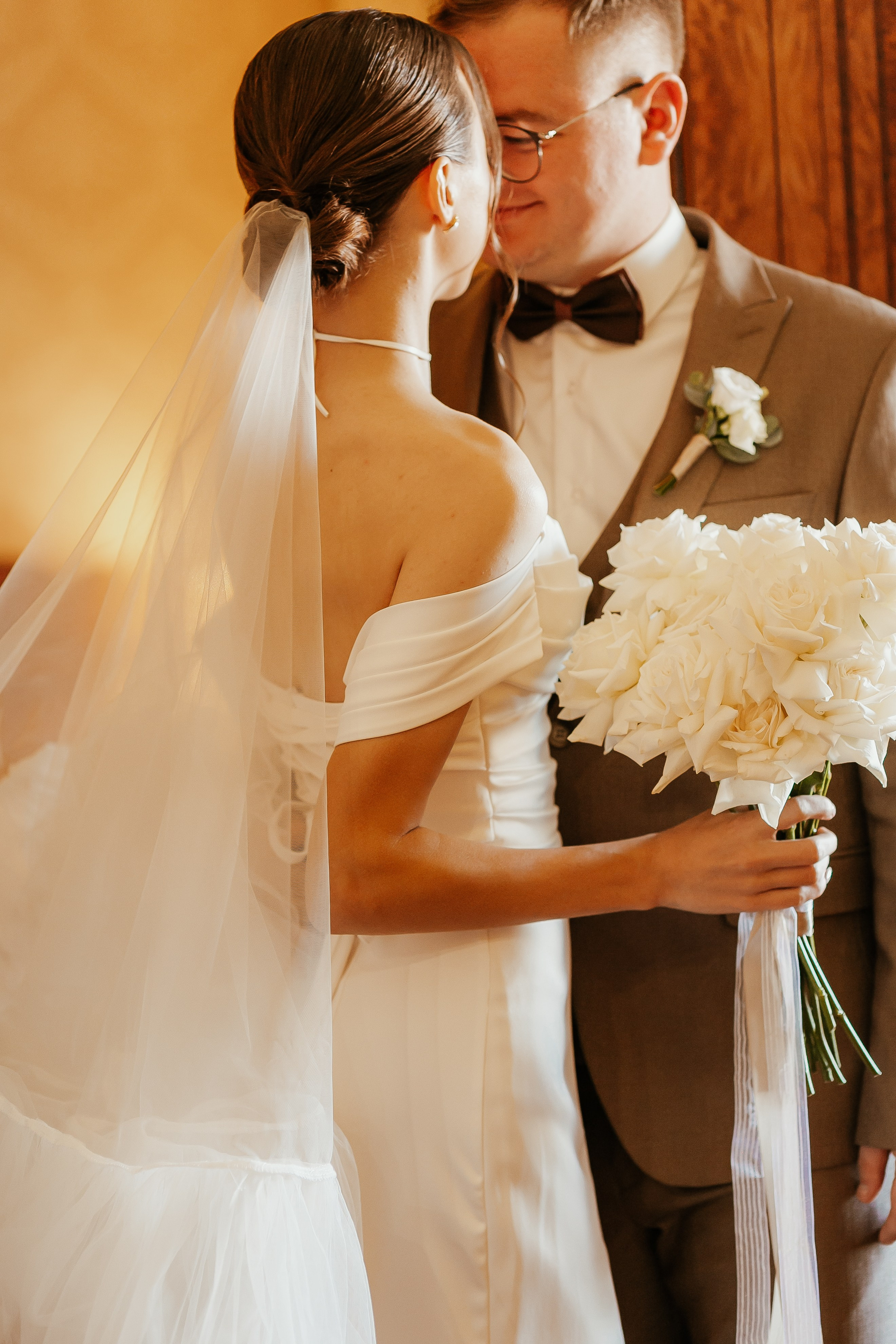 Свадебная осенняя фотосессия Ивана и Лидии в городе. Свадебный и репортажный фотограф в Ярославле и Санкт-Петербурге Роман Микрюков