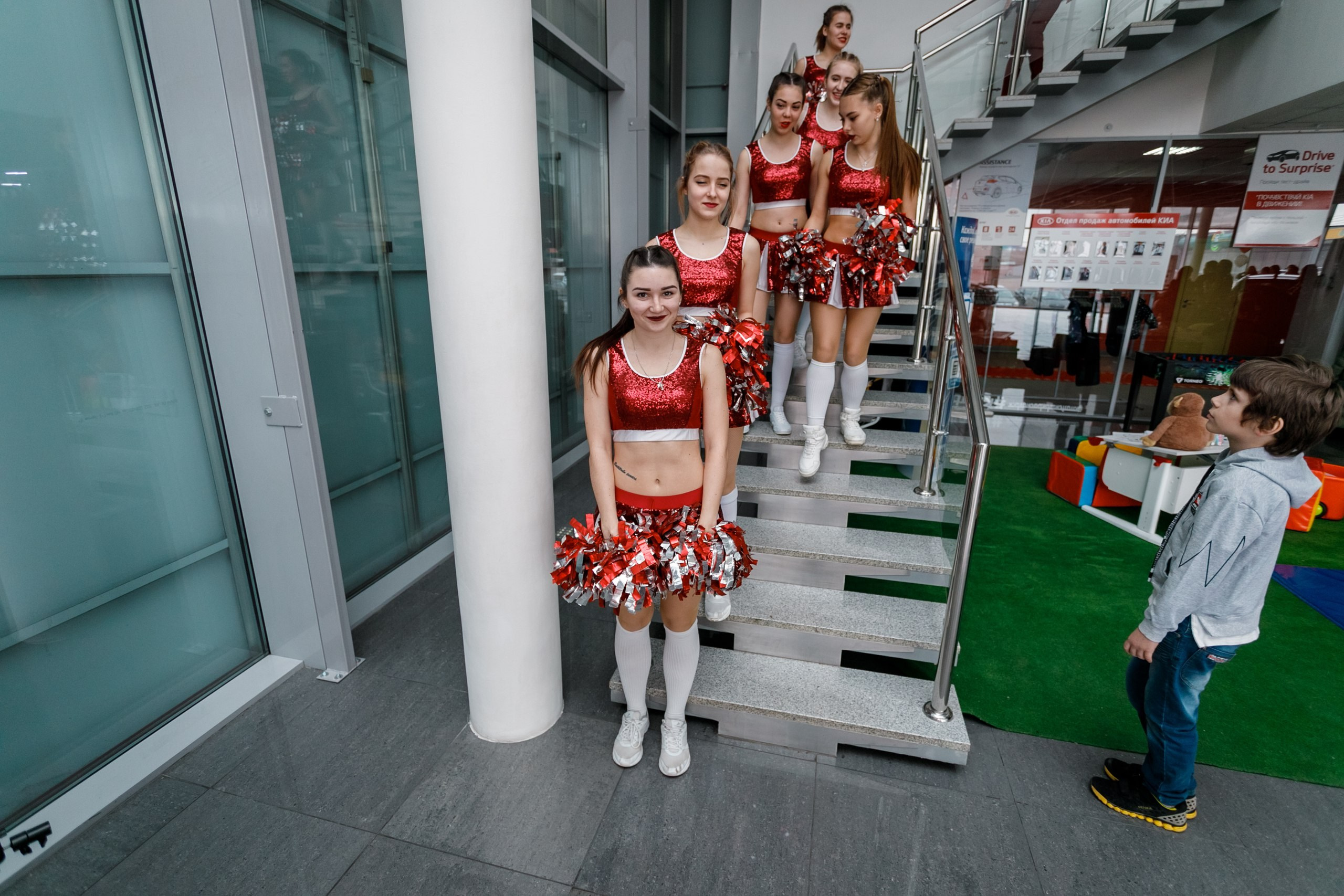 Розыгрыш билетов на ЧМ по футболу FIFA @ Киа Центр. Репортажный фотограф Максим Полянский. Москва, Санкт-Петербург, Красноярск