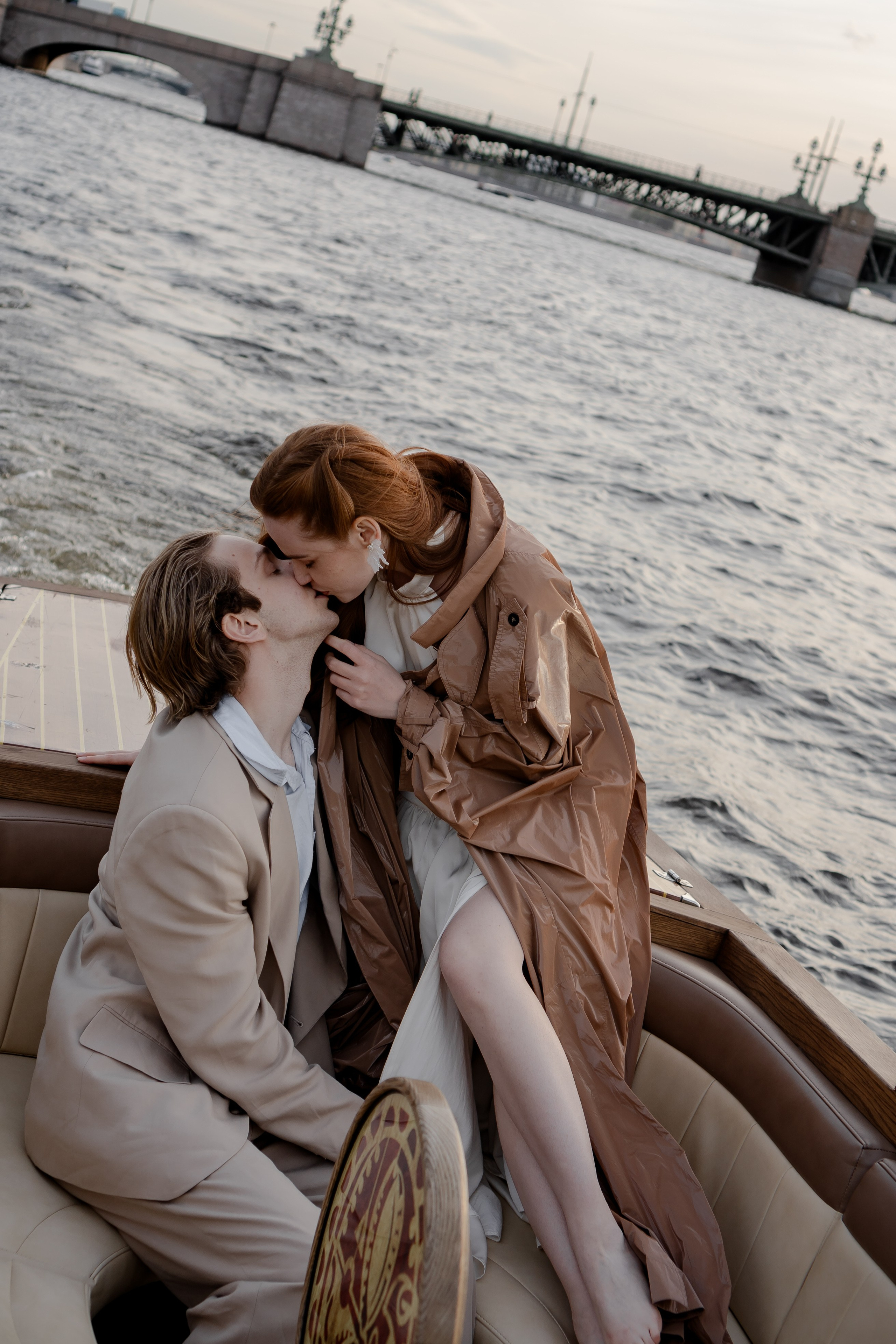 СВАДЕНБНАЯ СЬЕМКА НА КАТЕРЕ ПО КАНАЛАМ САНКТ-ПЕТЕРБУРГА И В АКВАТОРИИ НЕВЫ. Профессиональный фотограф, Санкт-Петербург — Виктория Богомолова