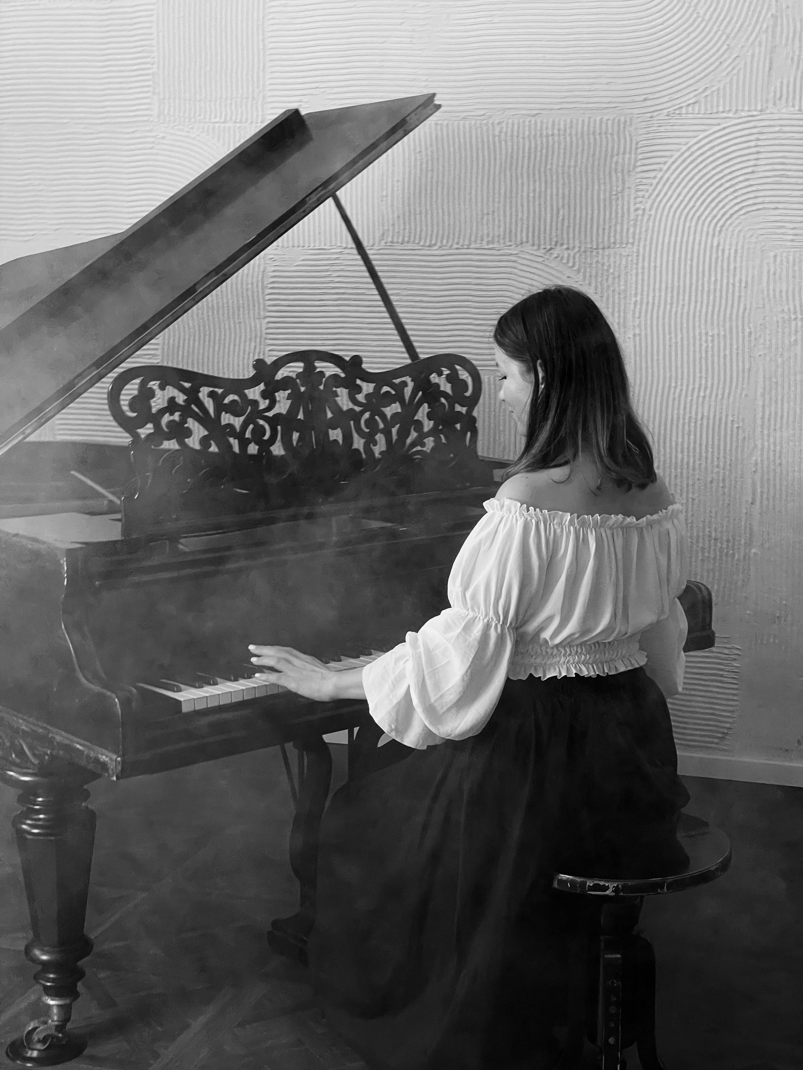 Фотодень в студии. Марта Корженко — фотограф, контент фотограф, визуализатор бренда