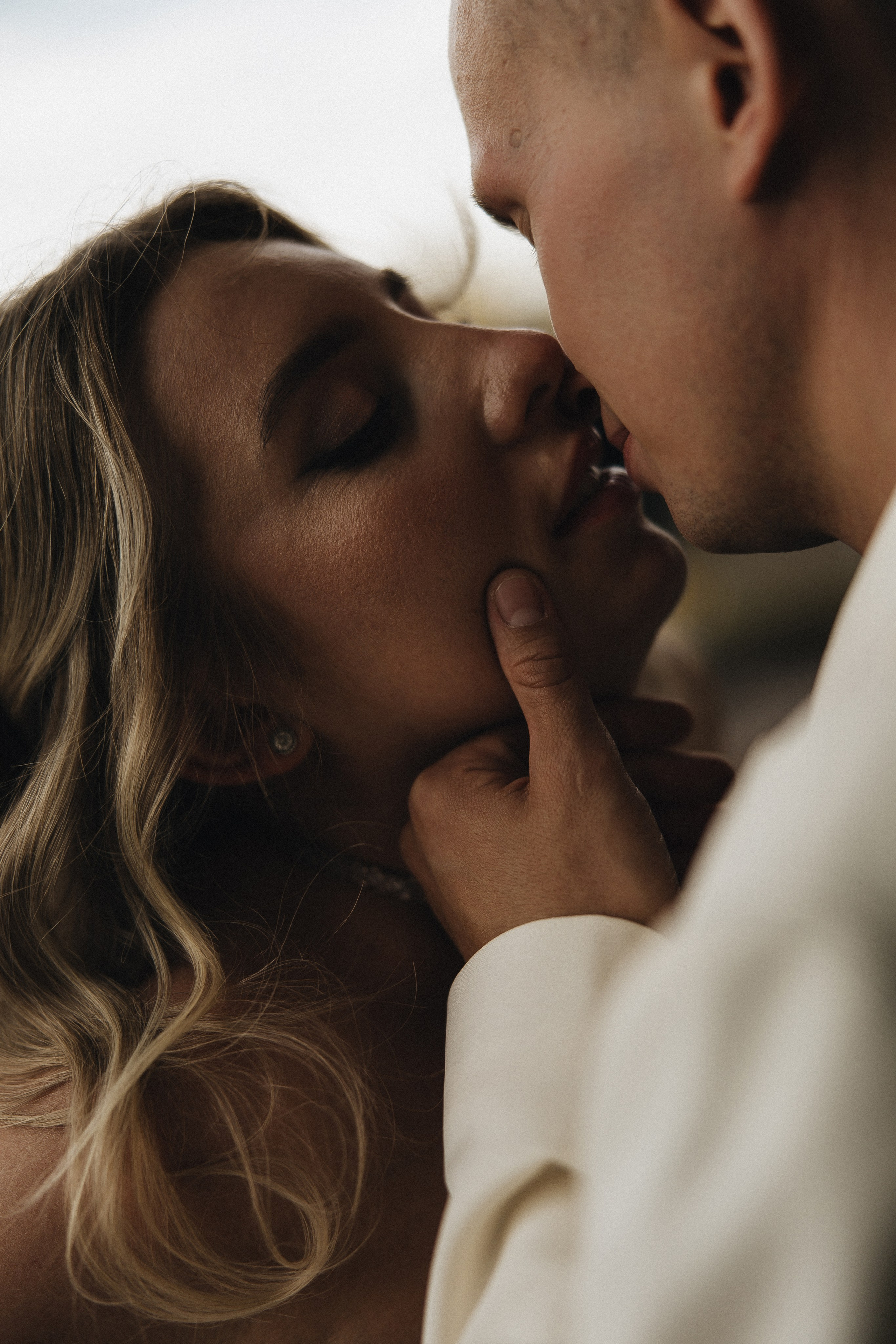 Когда я впервые увидел тебя, этот смех, ты мне напомнила по-моему сразу всех. Свадебный фотограф в Санкт-Петербурге Баженова Алина