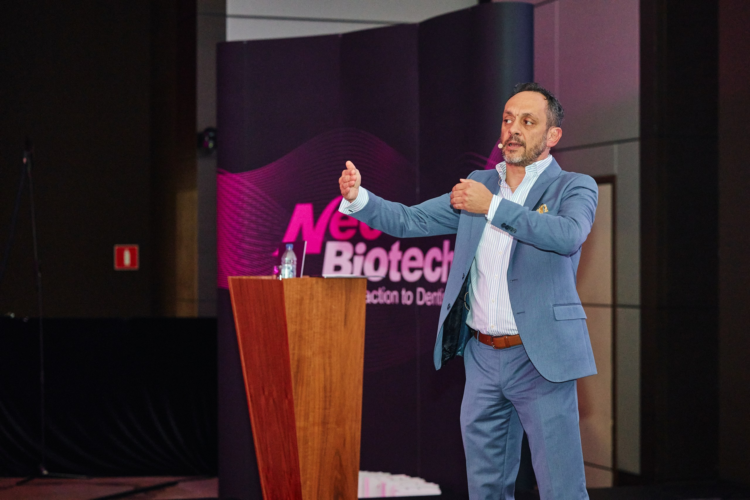 Конгресс имплантологов Neo Biotech 2025. Антон Артюшин, портретный фотограф. Москва