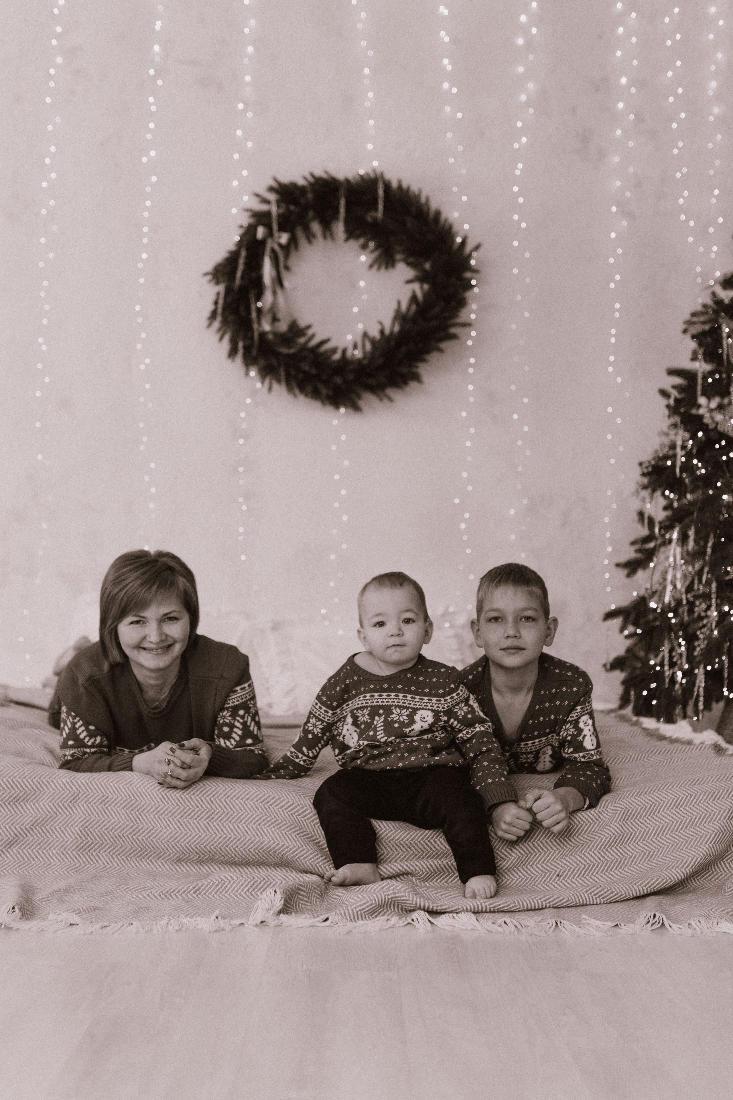 Яркий новый год мама и 2 сыночка. Фотограф в Ставрополе Svetlana Matveeva