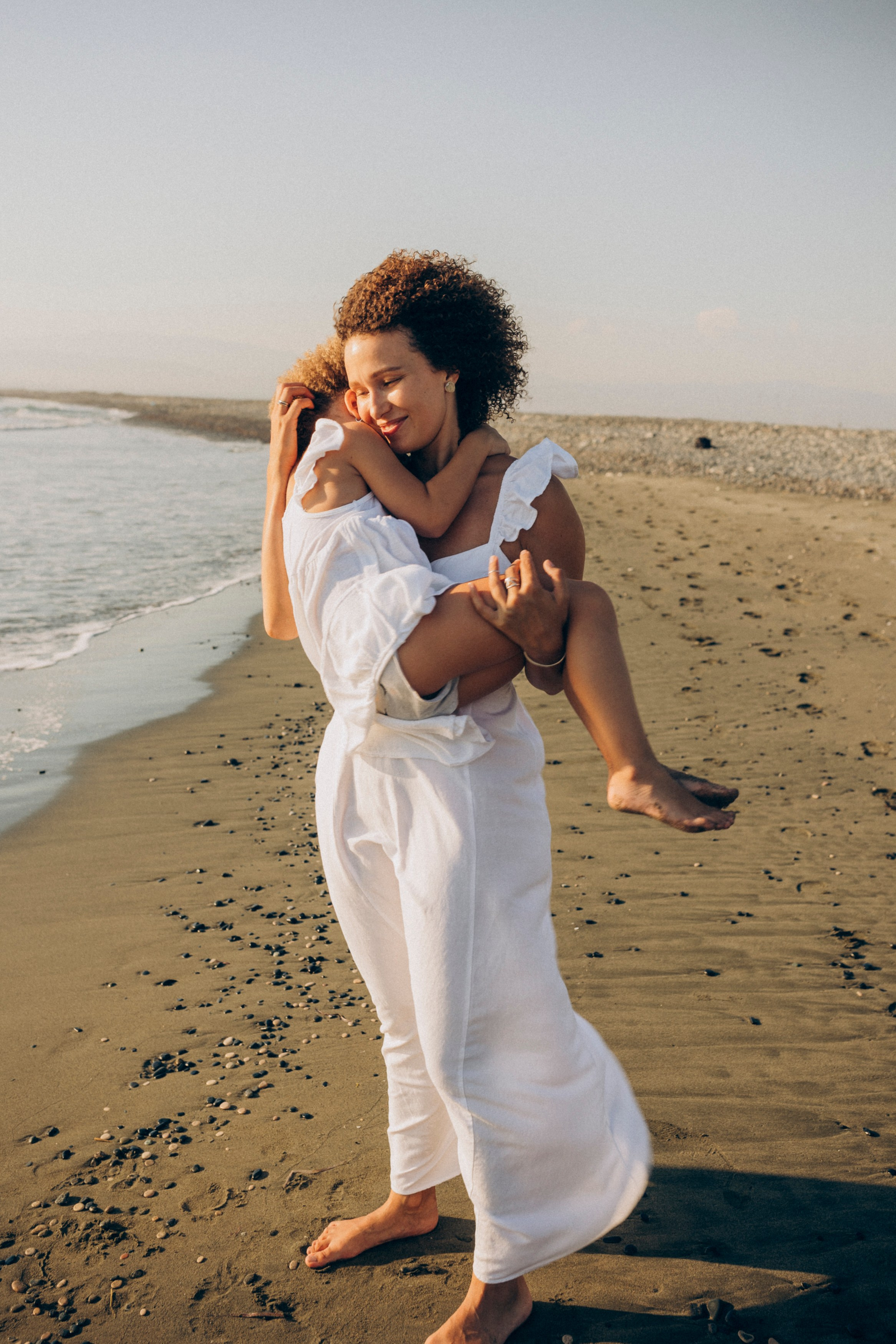 Sandy toes and family smiles. Katerina Nord | Wedding and Couple Photographer in Germany and Europe