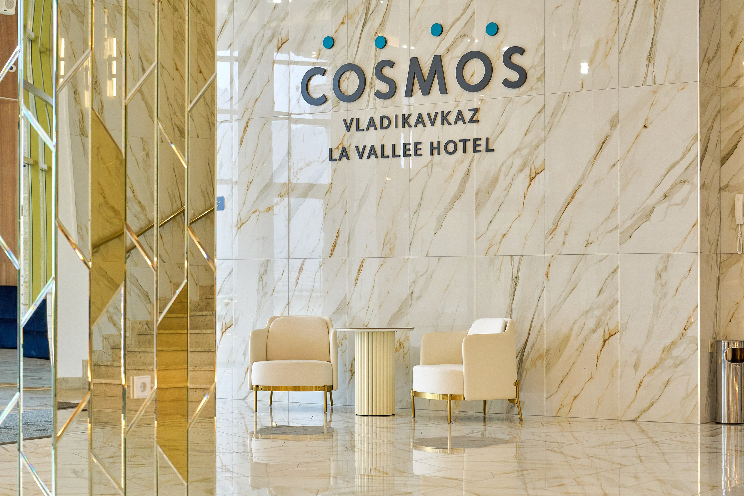 Cosmos La Vallee. Рекламный фотограф, видеограф, арт-директор в Санкт-Петербурге — Олег Хохрин