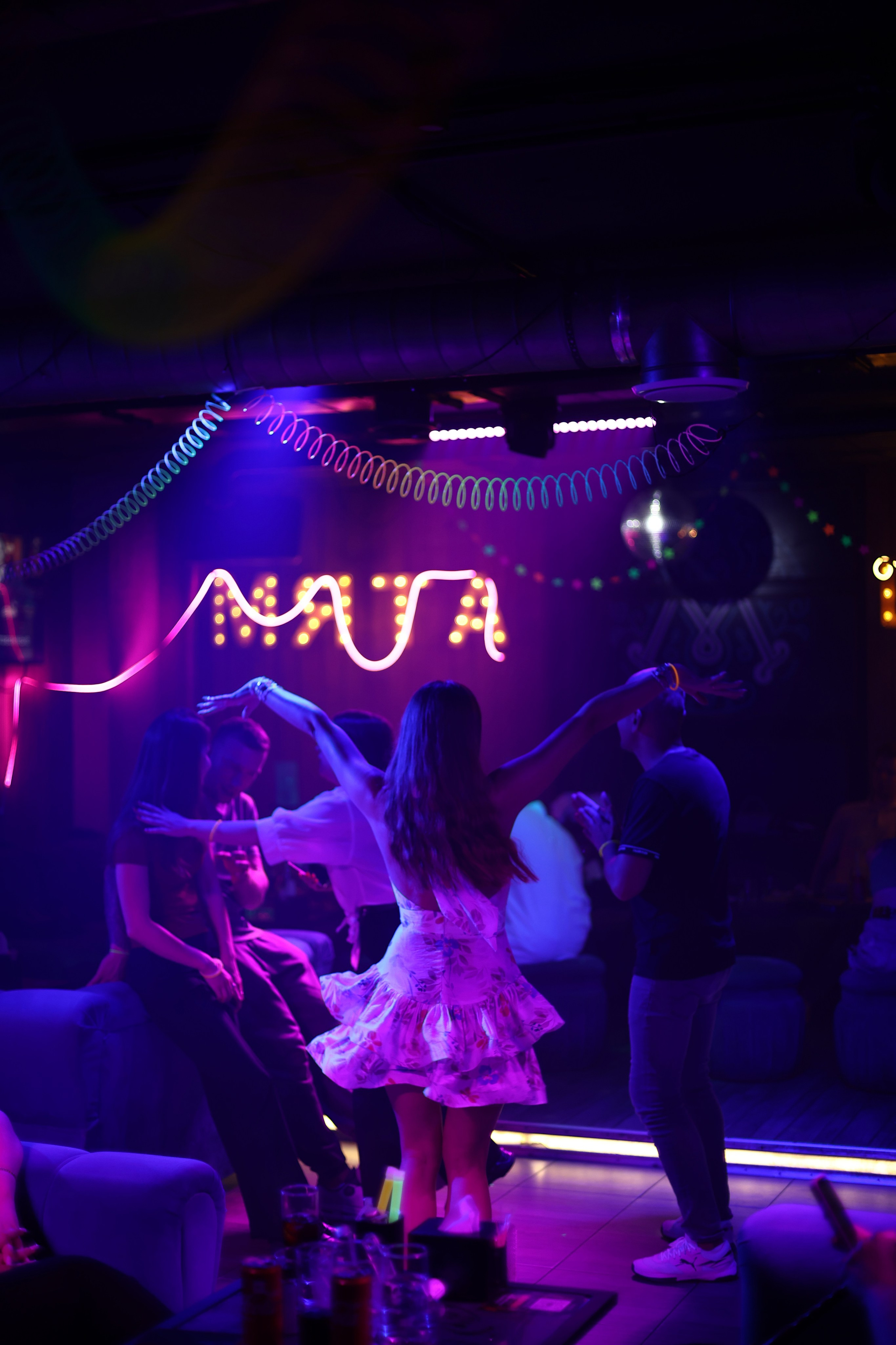 Neon Party 01.08.25. Мята Спортивная — Кальянная, караоке, бар в Минске