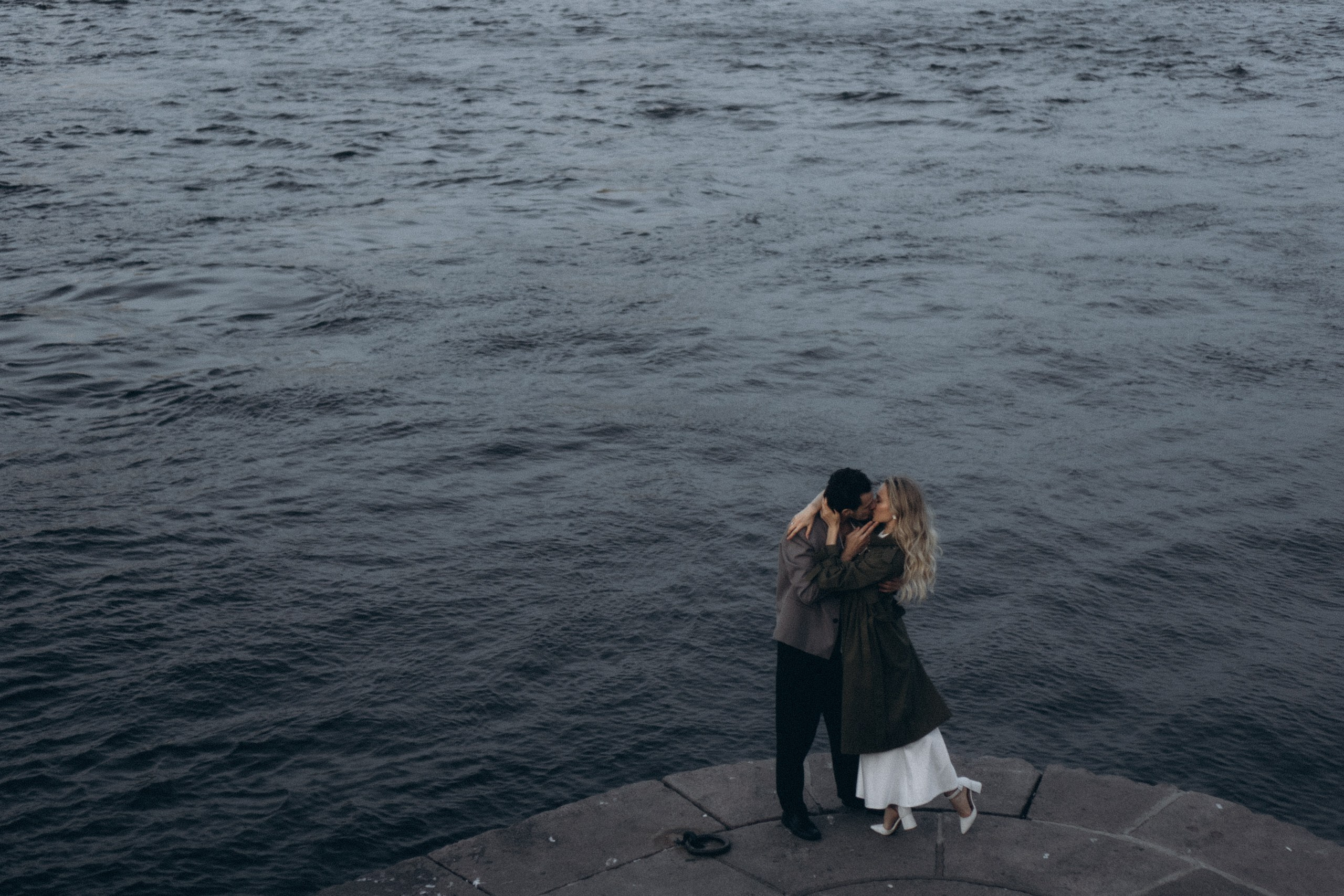 СВАДЕБНАЯ СЬЕМКА ПАРЫ НА РАССВЕТЕ В БЕЛЫЕ НОЧИ И ПРОГУЛКА С РАЗВОДНЫМИ МОСТАМИ И ПИКНИК ВОЗЛЕ ИСАКИЕВСКОГО СОБОРА. Профессиональный фотограф, Санкт-Петербург — Виктория Богомолова