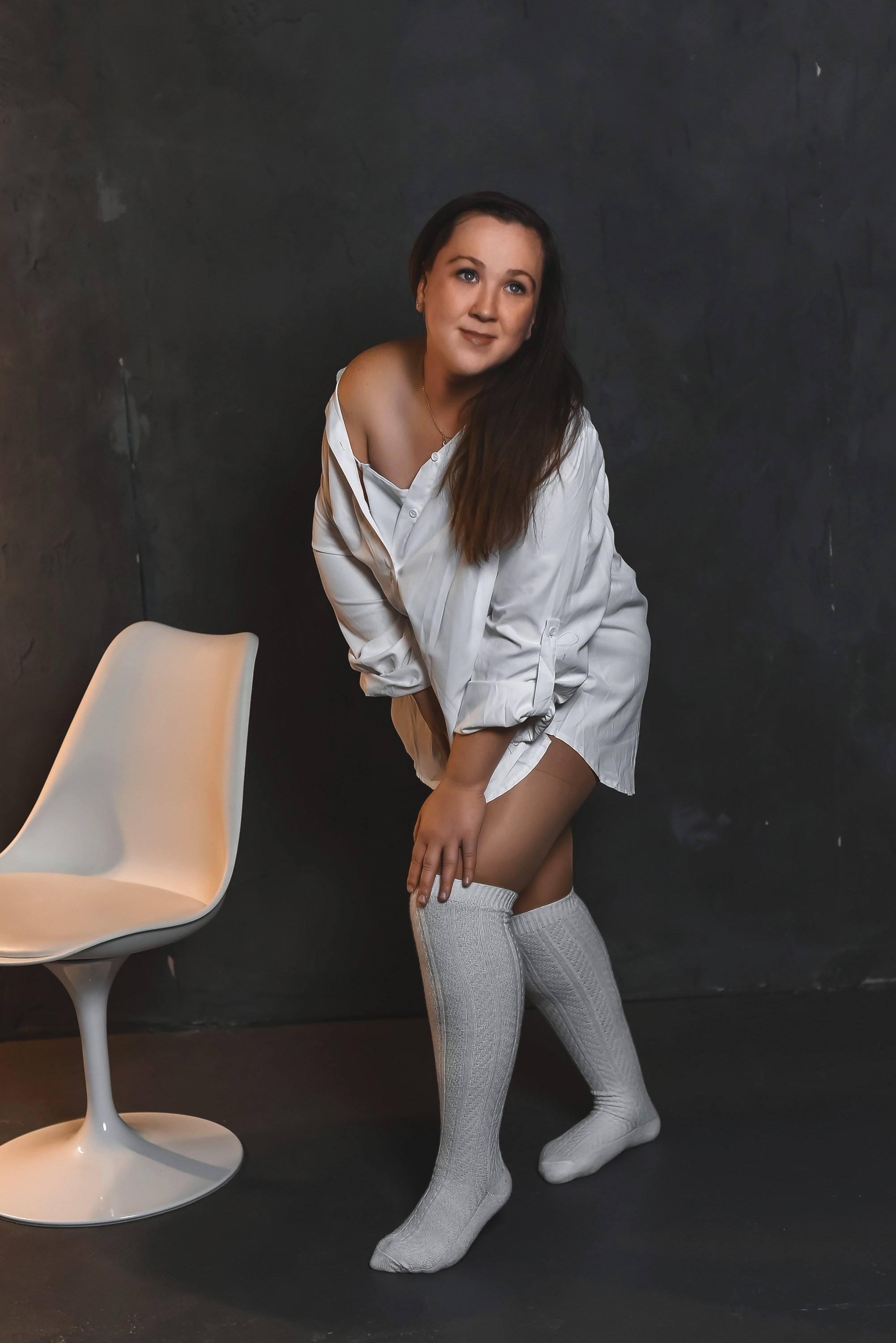 Ольга съемка на сером фоне. Фотограф Тула творческие фотосессии недорого Ольга Ромашина