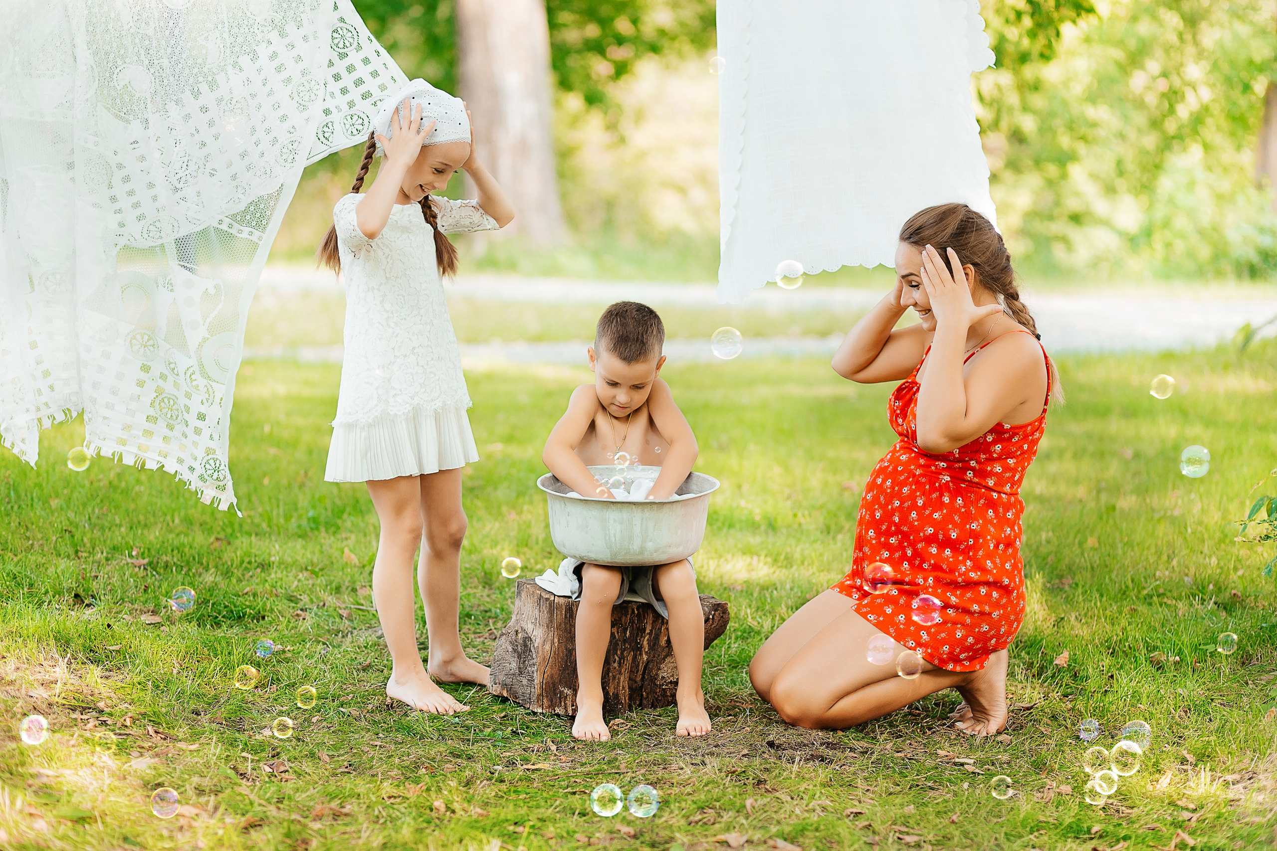 Семейная уличная фотосессия «Большая стирка». Фотограф в Подольске — Мария Бучнева