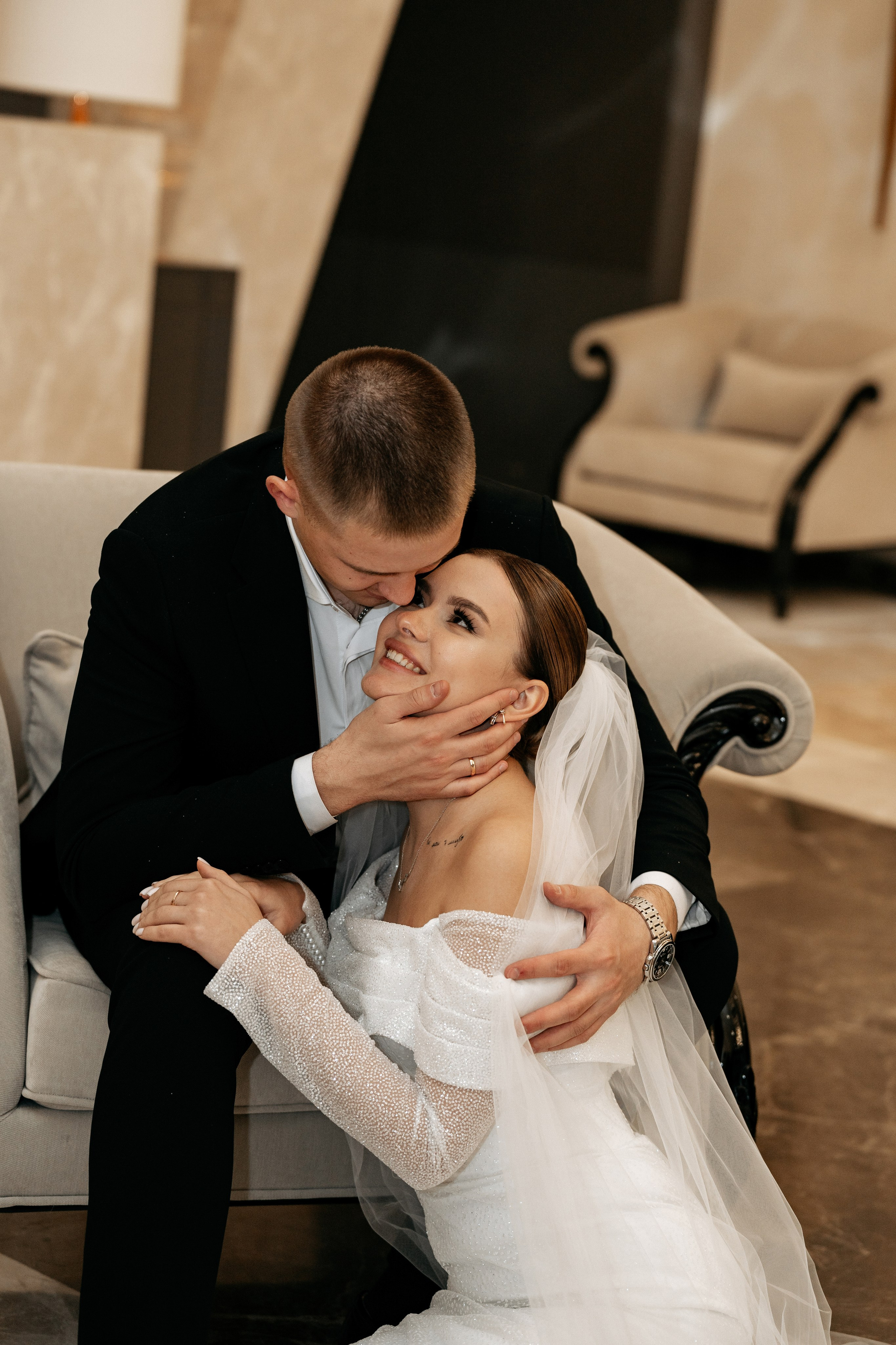 Портрет жениха и невесты, лучший свадебный фотограф Геленджика – естественные эмоции