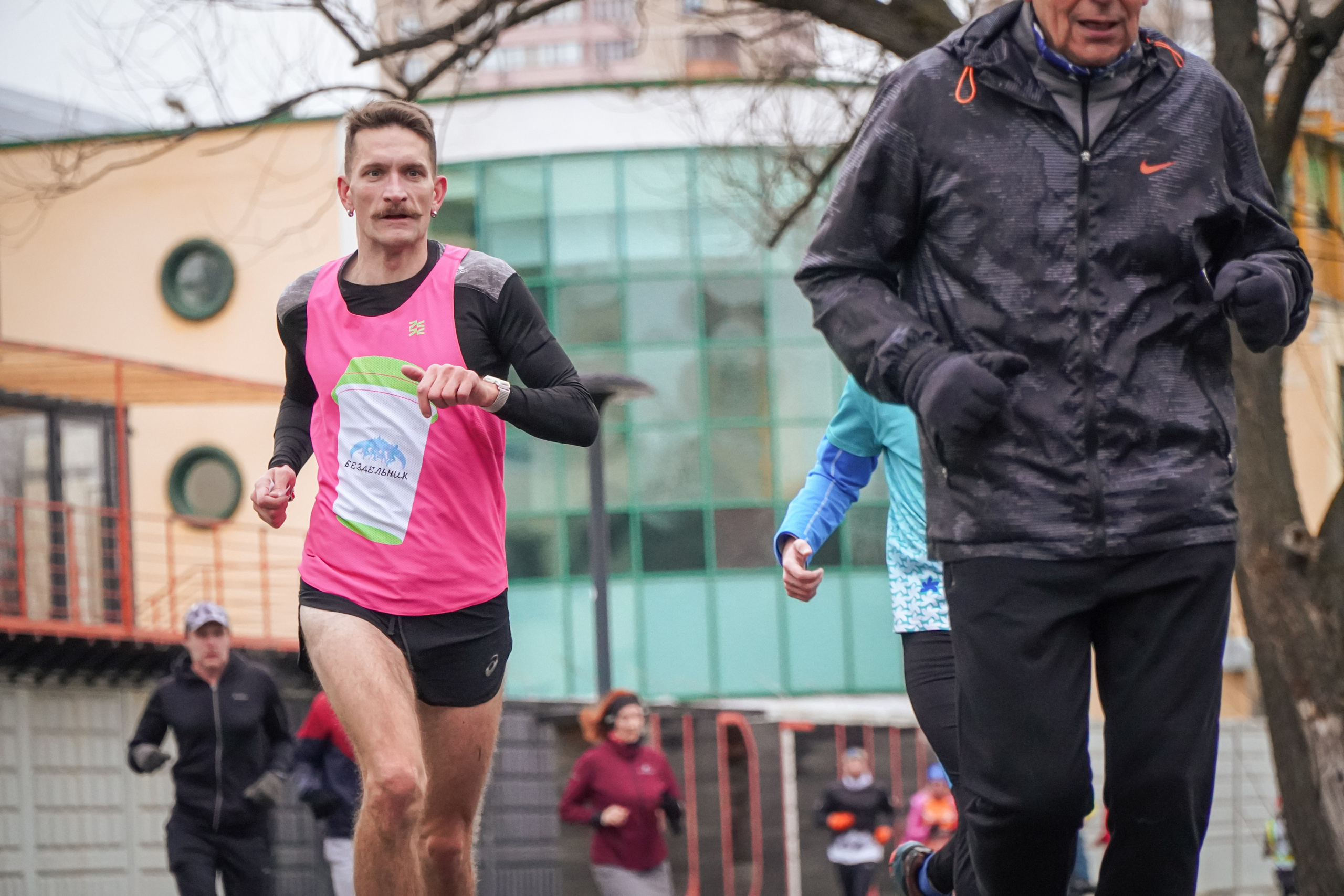 5 вёрст Реутов 16.11.2024. Роман Капилюшов. Бег. Фото. Видео. г. Люберцы