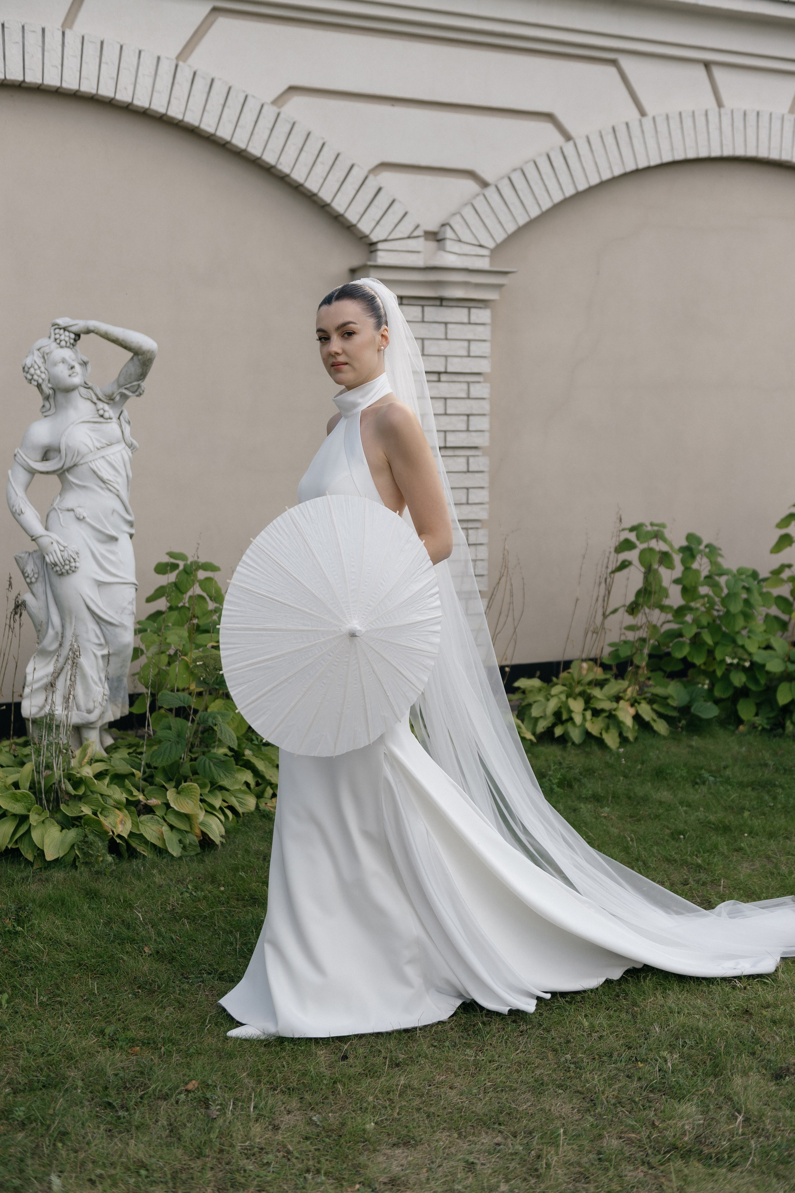 Wedding day in VERSAL PARK. Wedding PHOTOGRAPHER Andrew Vnukov