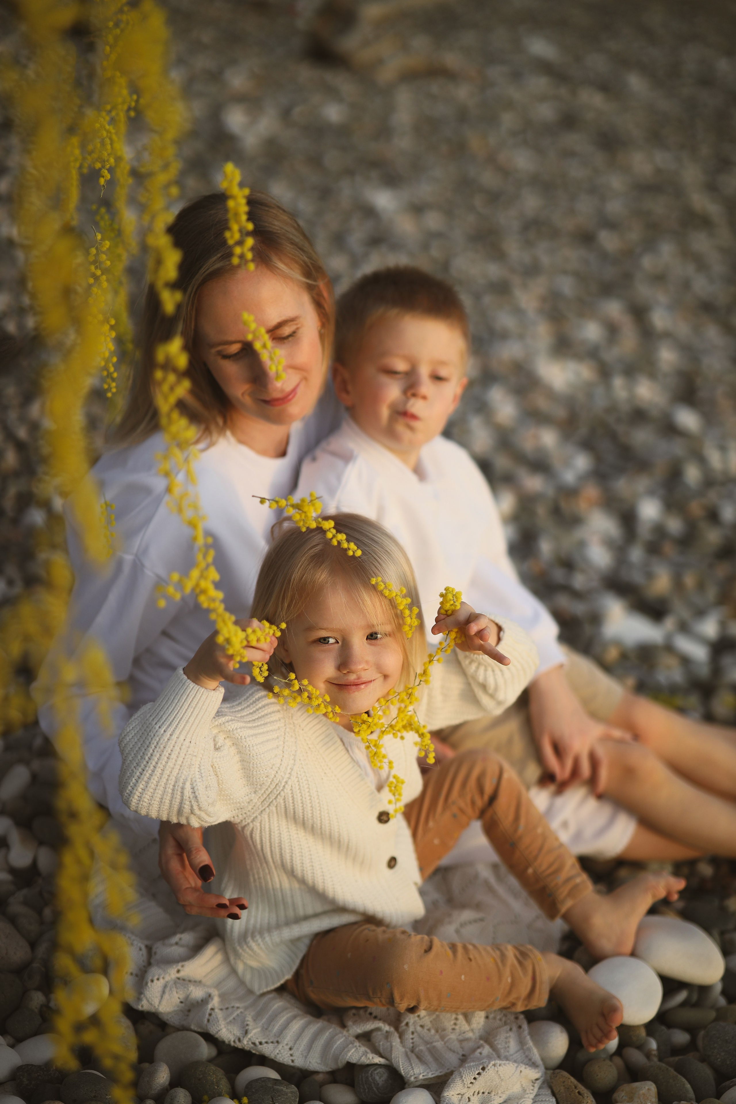 Семейная фотосессия на пляже в Абхазии. Свадебный и семейный фотограф в Абхазии Жанна Соснина