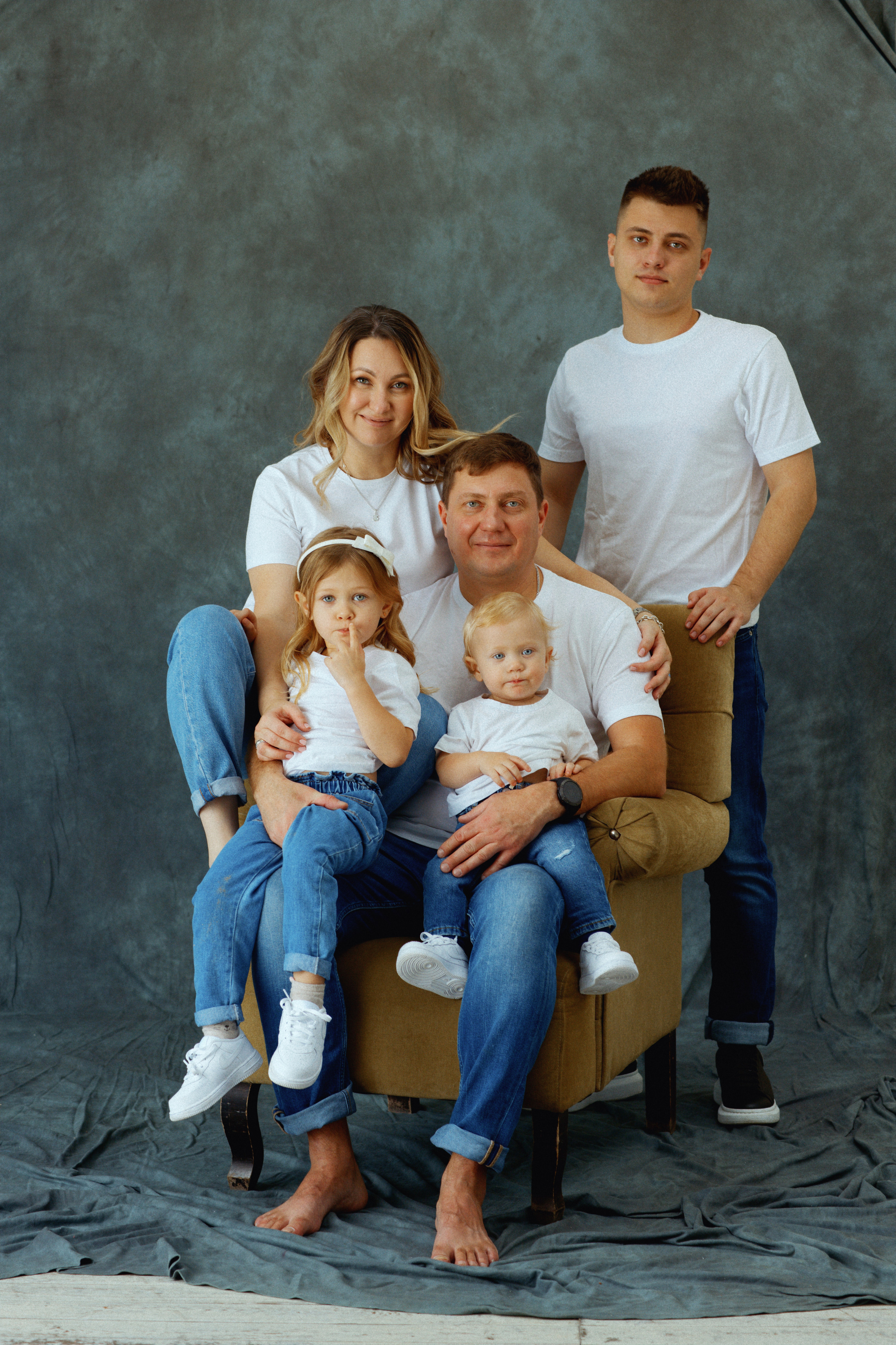 Семейная студийная фотосъёмка. Свадебный фотограф в Москве Никифоров-Гордеев Константин