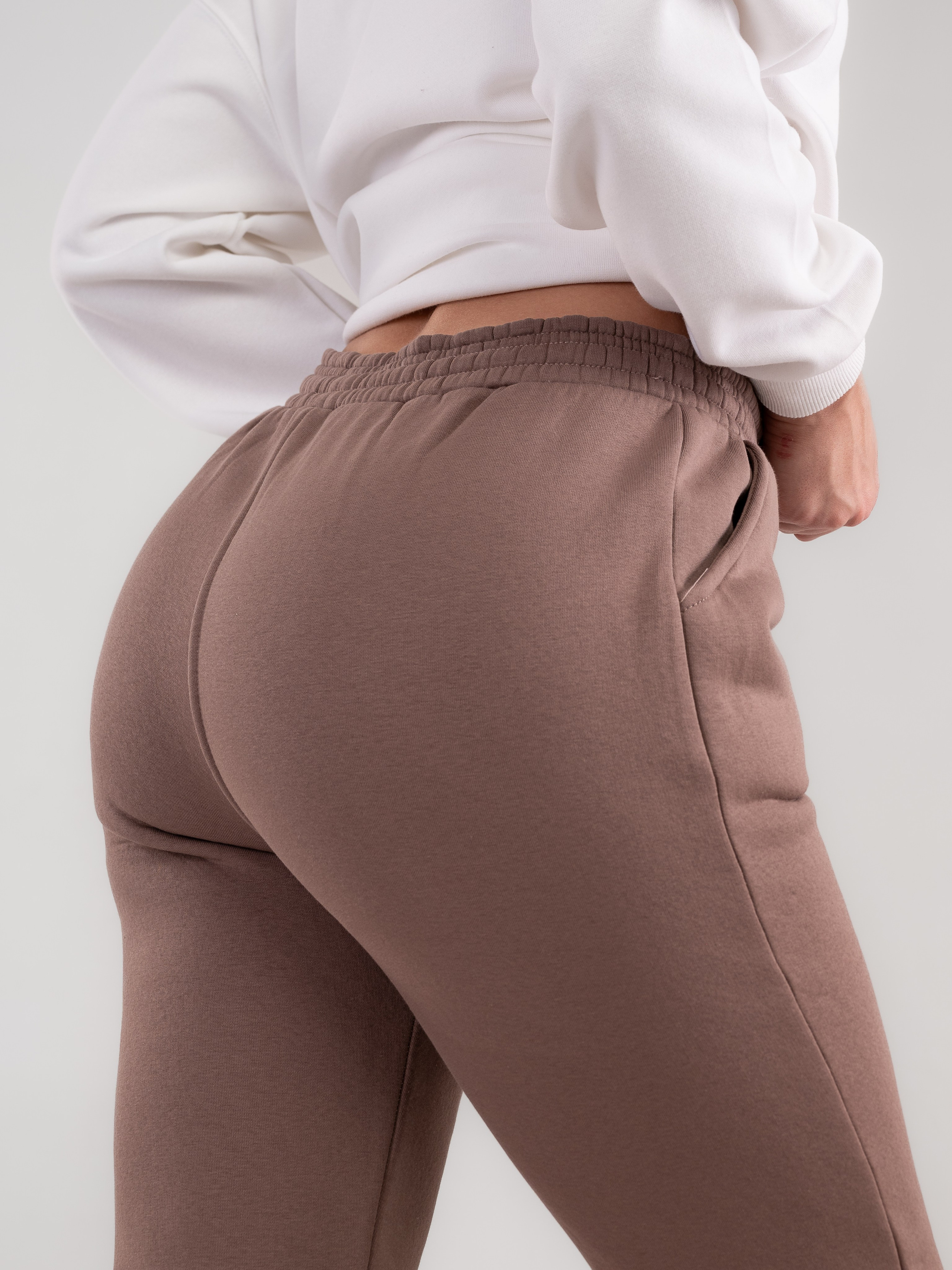 Спортивные костюмы и брюки с большой палитрой цветов!. Предметный фотограф, фото для маркетплейсов Пятигорск, КМВ