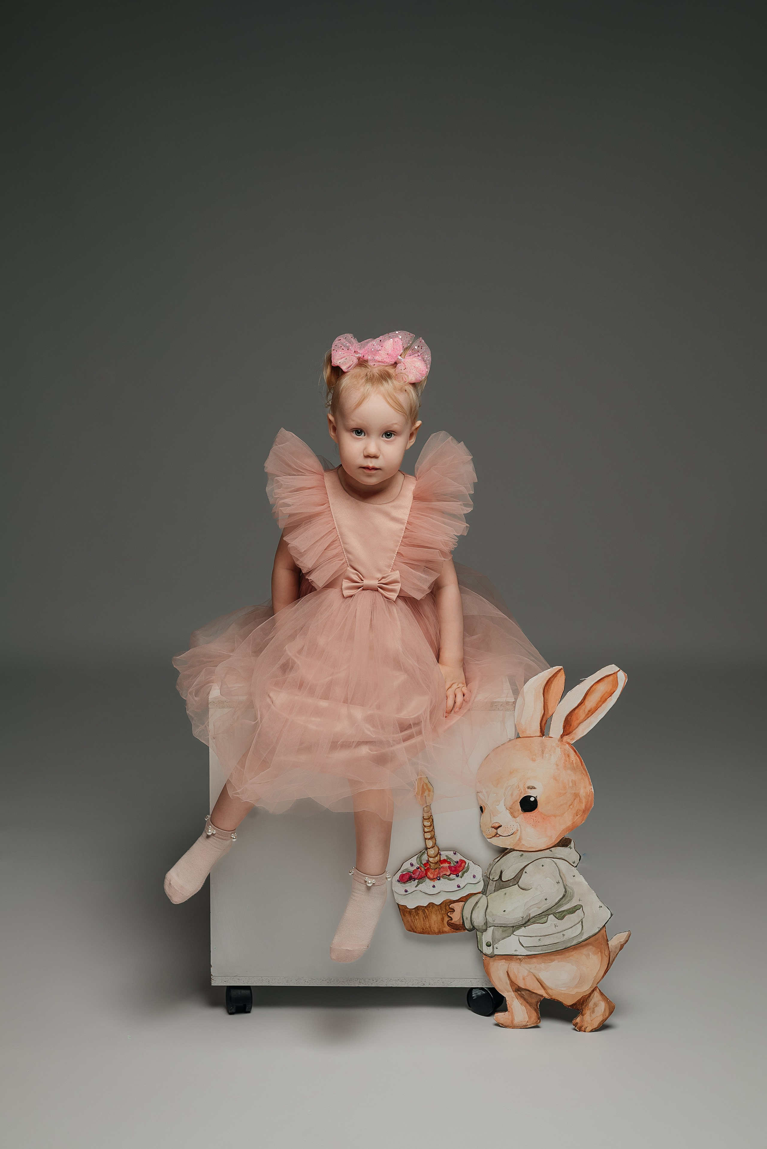 Классический минимализм на бумажном фоне. Свадебный, семейный и школьный фотограф в Бийске Ксения Мамаева