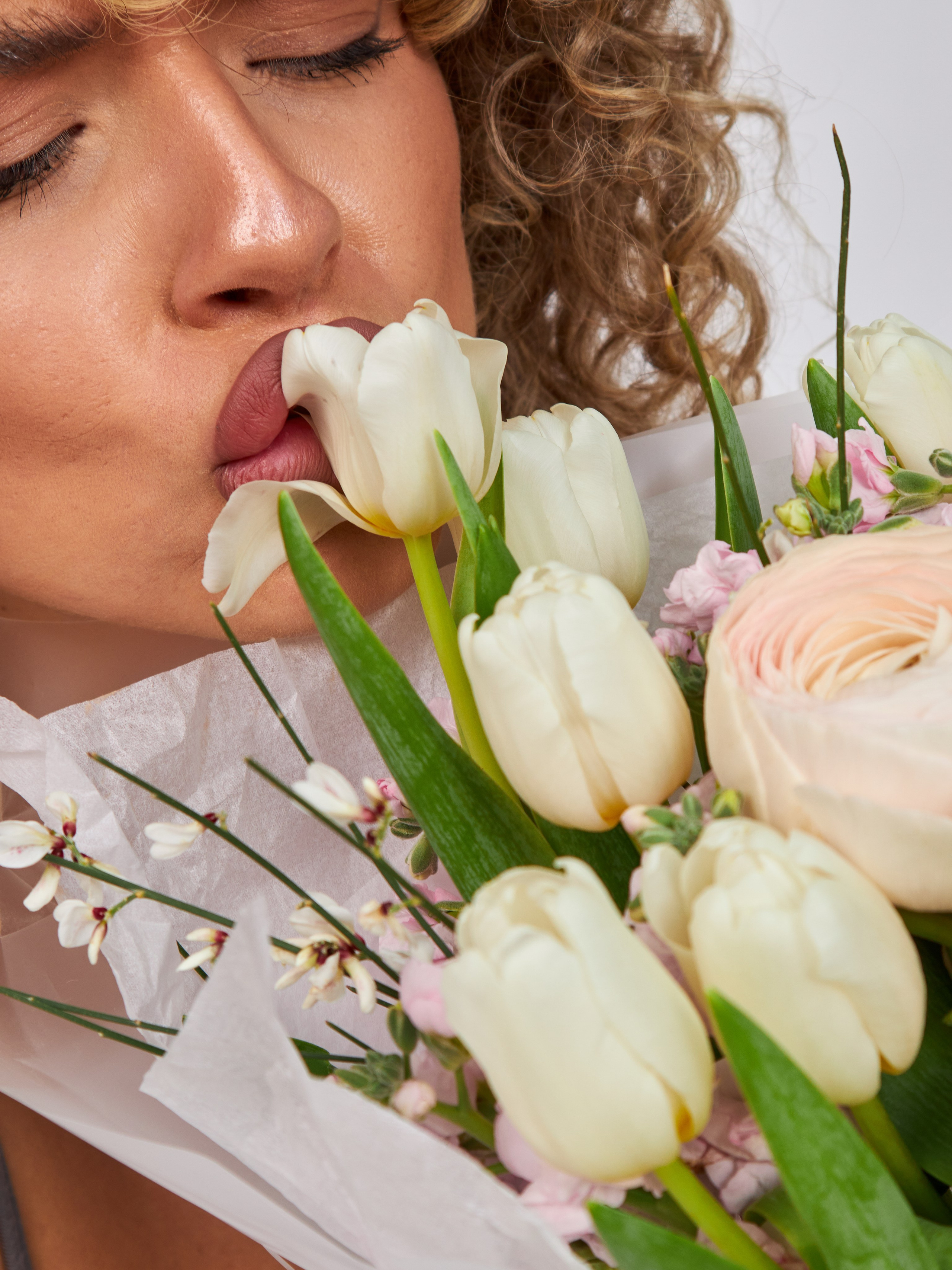 Организуем фотосъемку вашей одежды (женской/мужской/детской) в студии Москвы