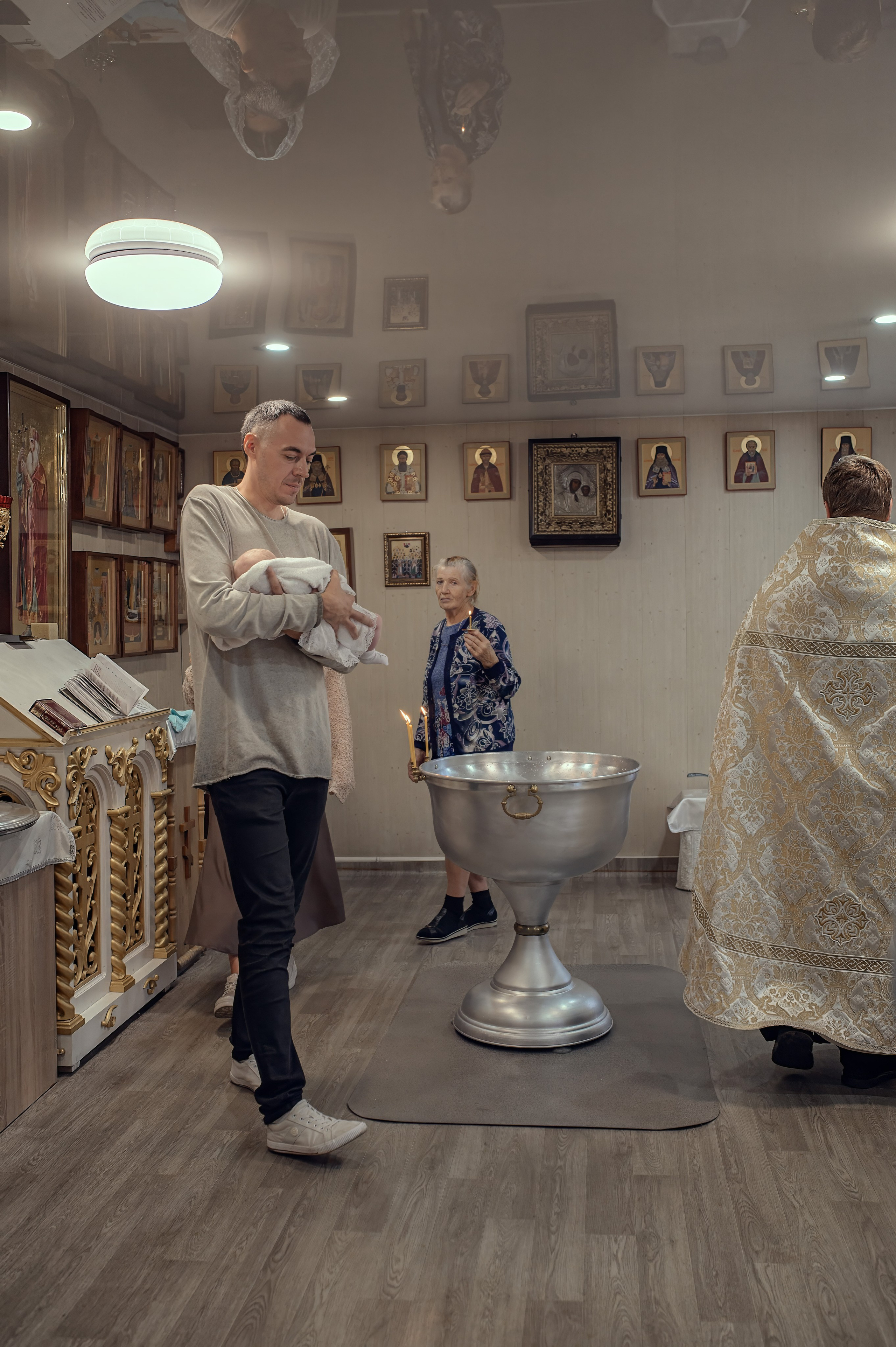 Крещение Аглайи в Покровском кафедральном соборе. Фотографы крещения/венчания  Красноярск Татьяна и Вячеслав Переваловы