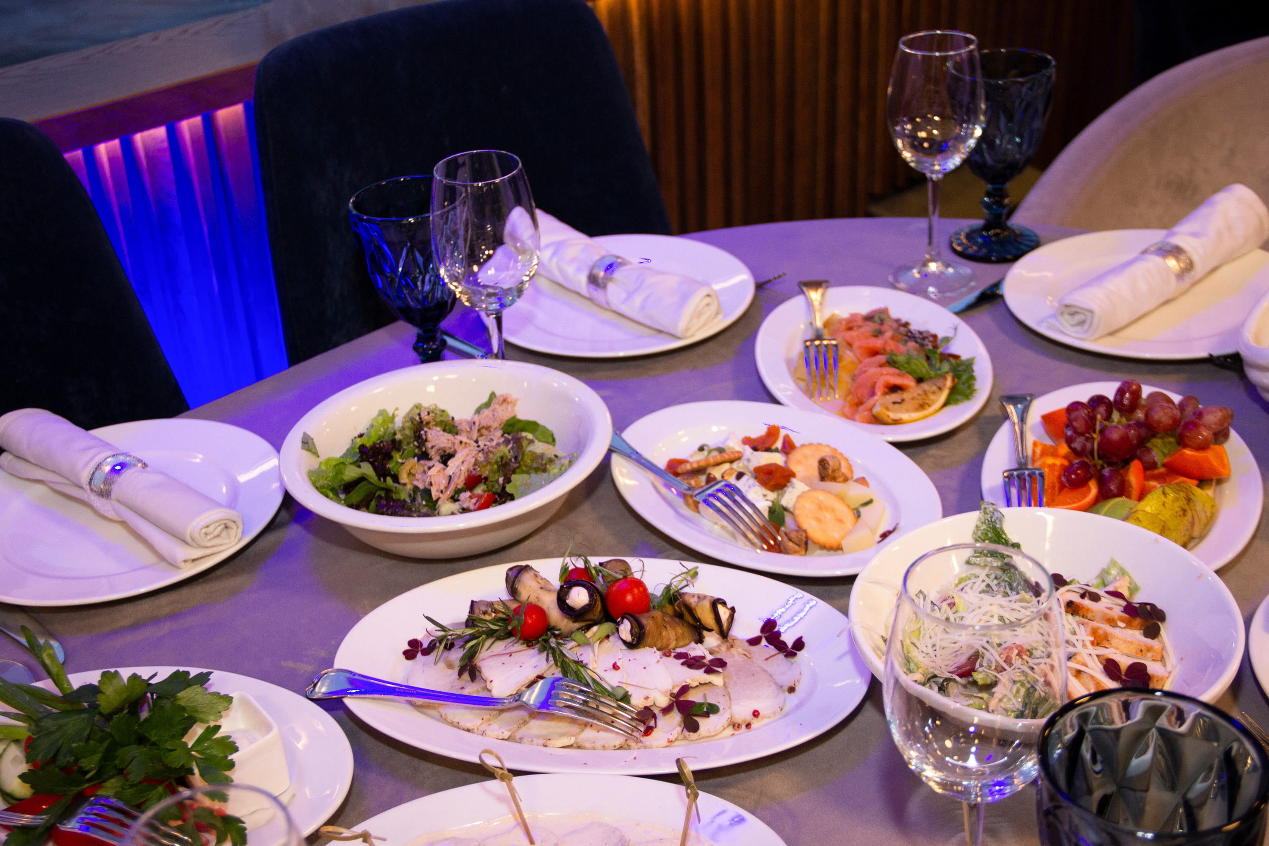 Съемка для сайта аренды катеров в Санкт-Петербурге, подготовка к свадебной прогулке по рекам и каналам. Фотограф в Санкт-Петербурге Смирнова Диана