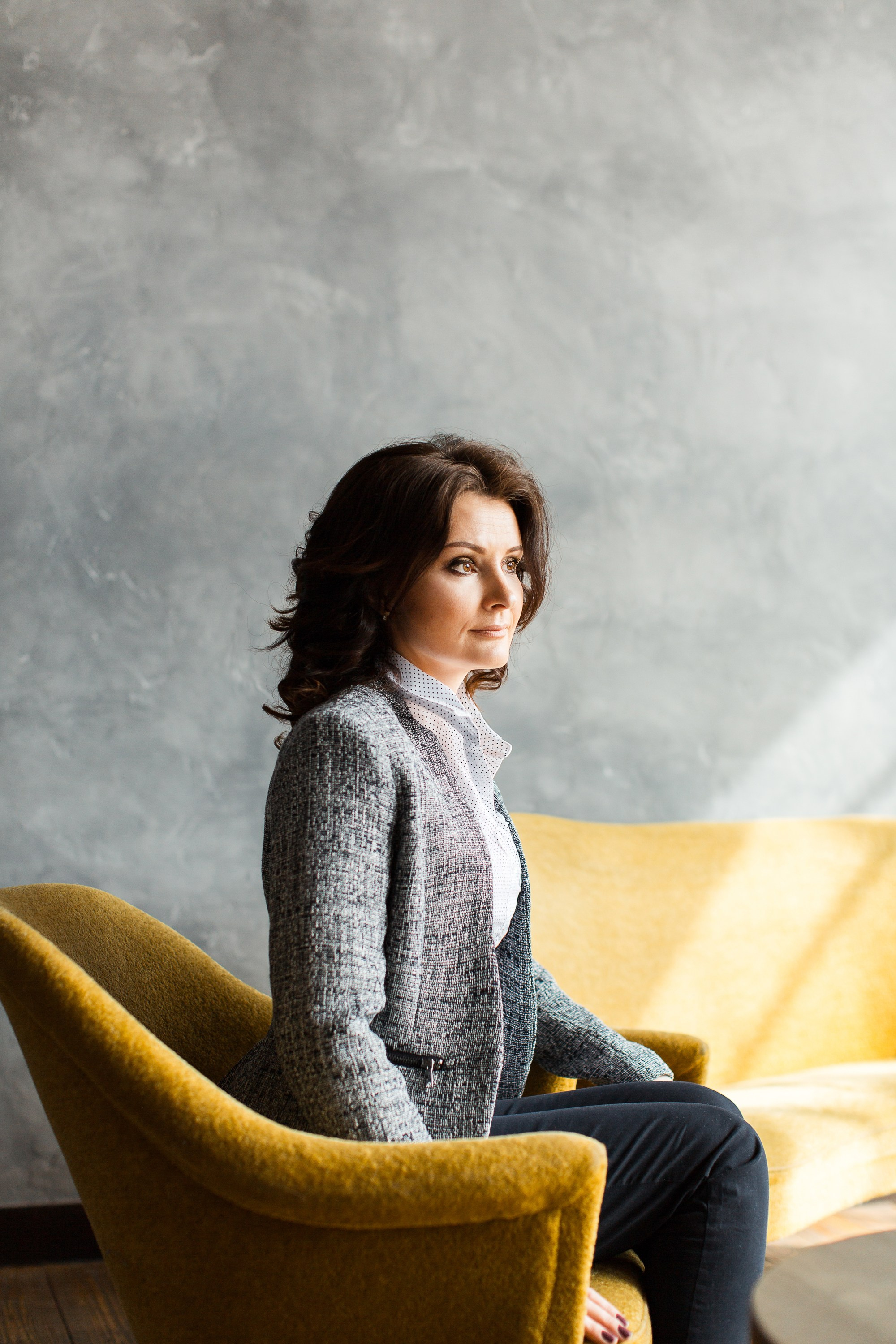 Фотосессия большой семьи в студии