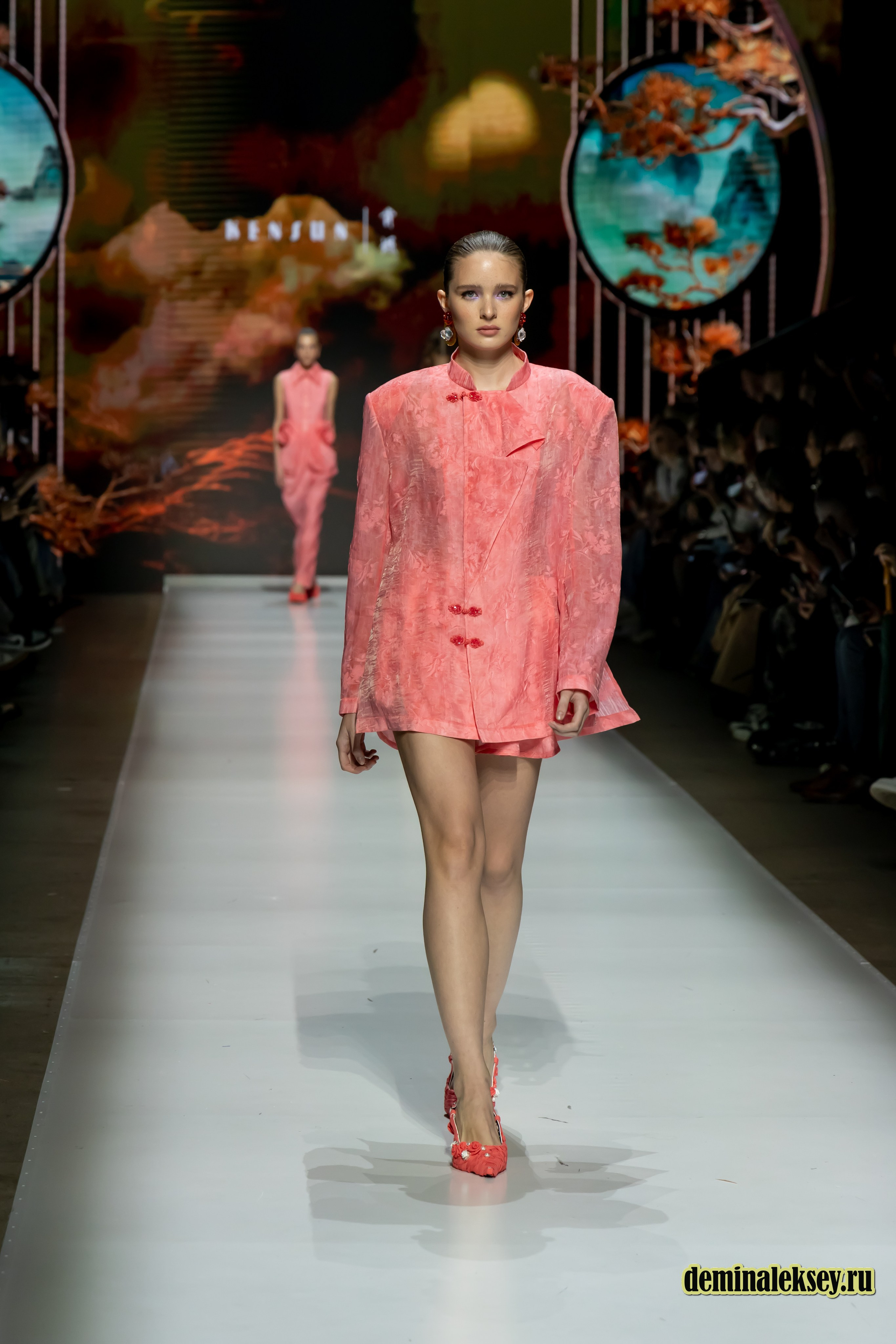 Московская неделя моды 2024 4 октября дизайнер KenSun Китай/China. Репортажный, семейный и студийный фотограф в Москве Демин Алексей