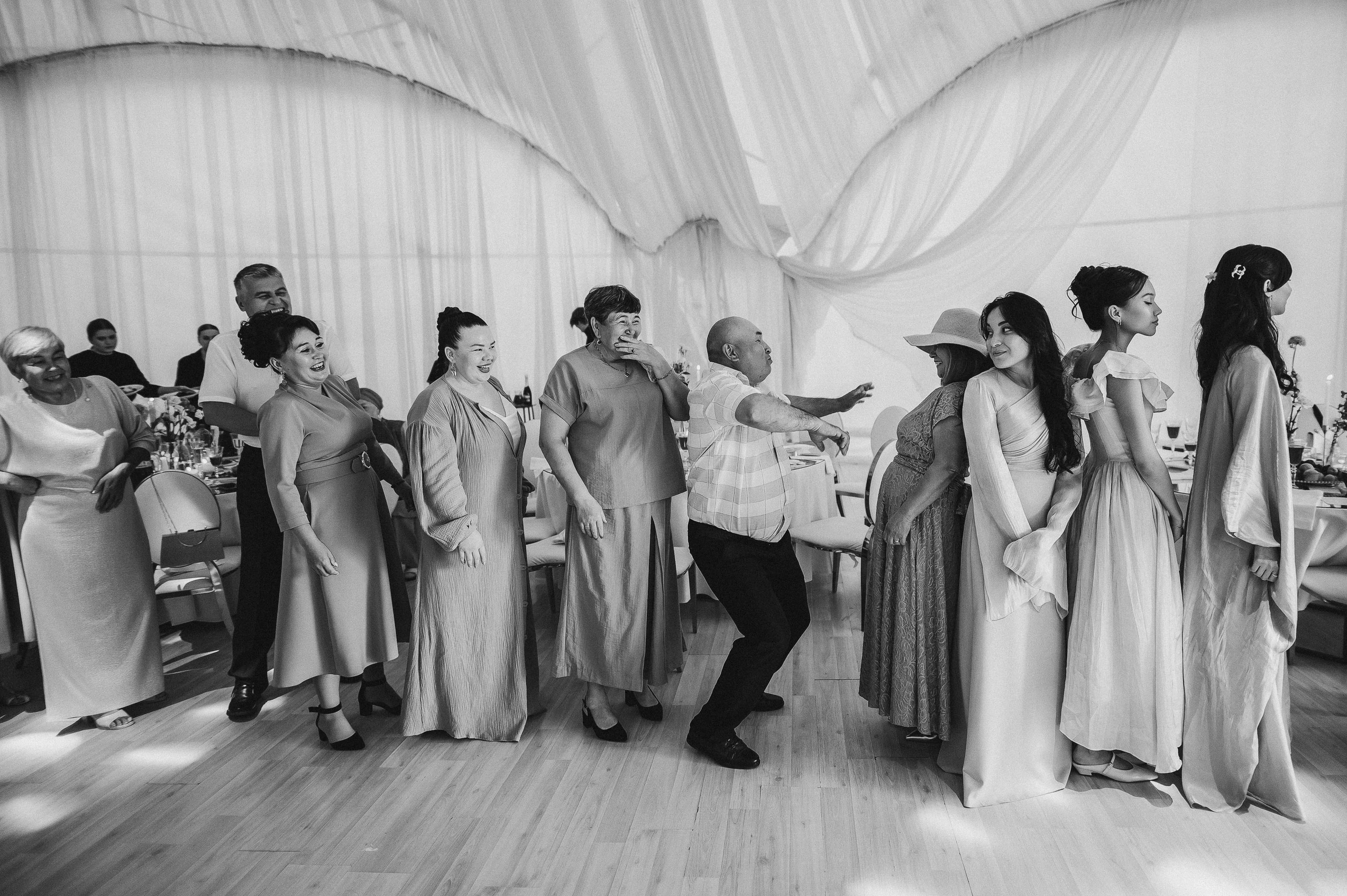 Одним солнечным днем на берегу реки. Евгений Нисковских — свадебный и репортажный фотограф в Тюмени