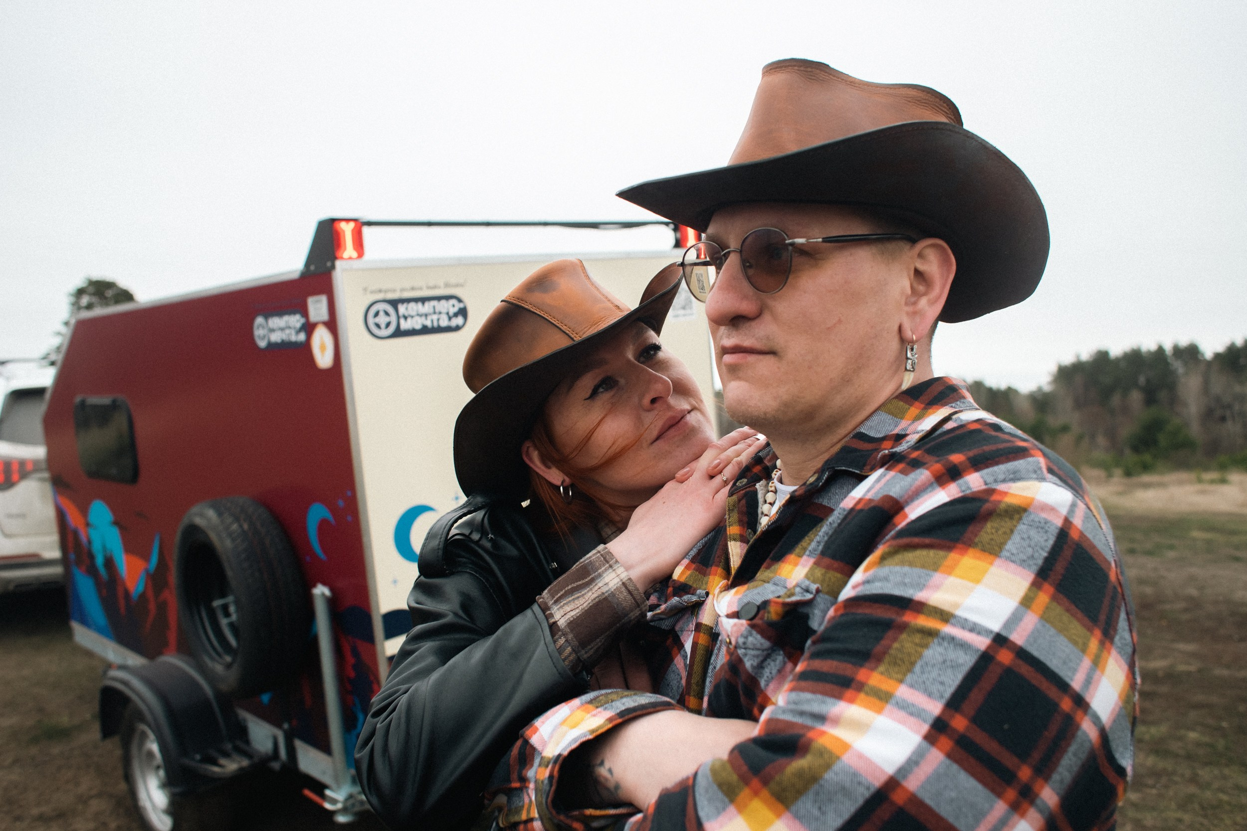 Love story camper. Фотограф в Тюмени Даша Михнова. Портреты, фотопроекты, фотодни