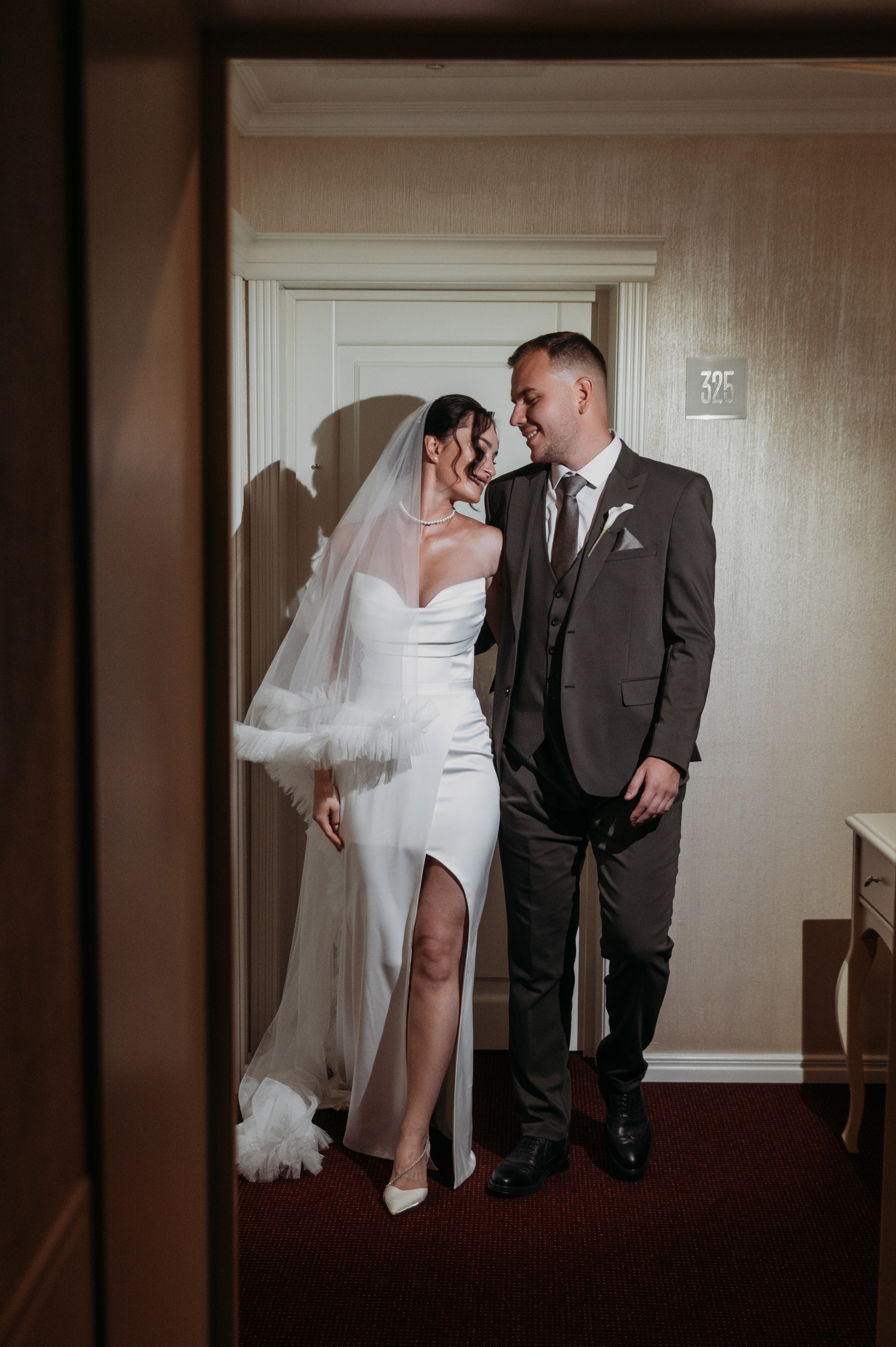 Галерея со свадьбы в Твери, красивая пара в Домотканово. Свадебный фотограф в Твери, Москве и Санкт-Петербурге Денисова Екатерина