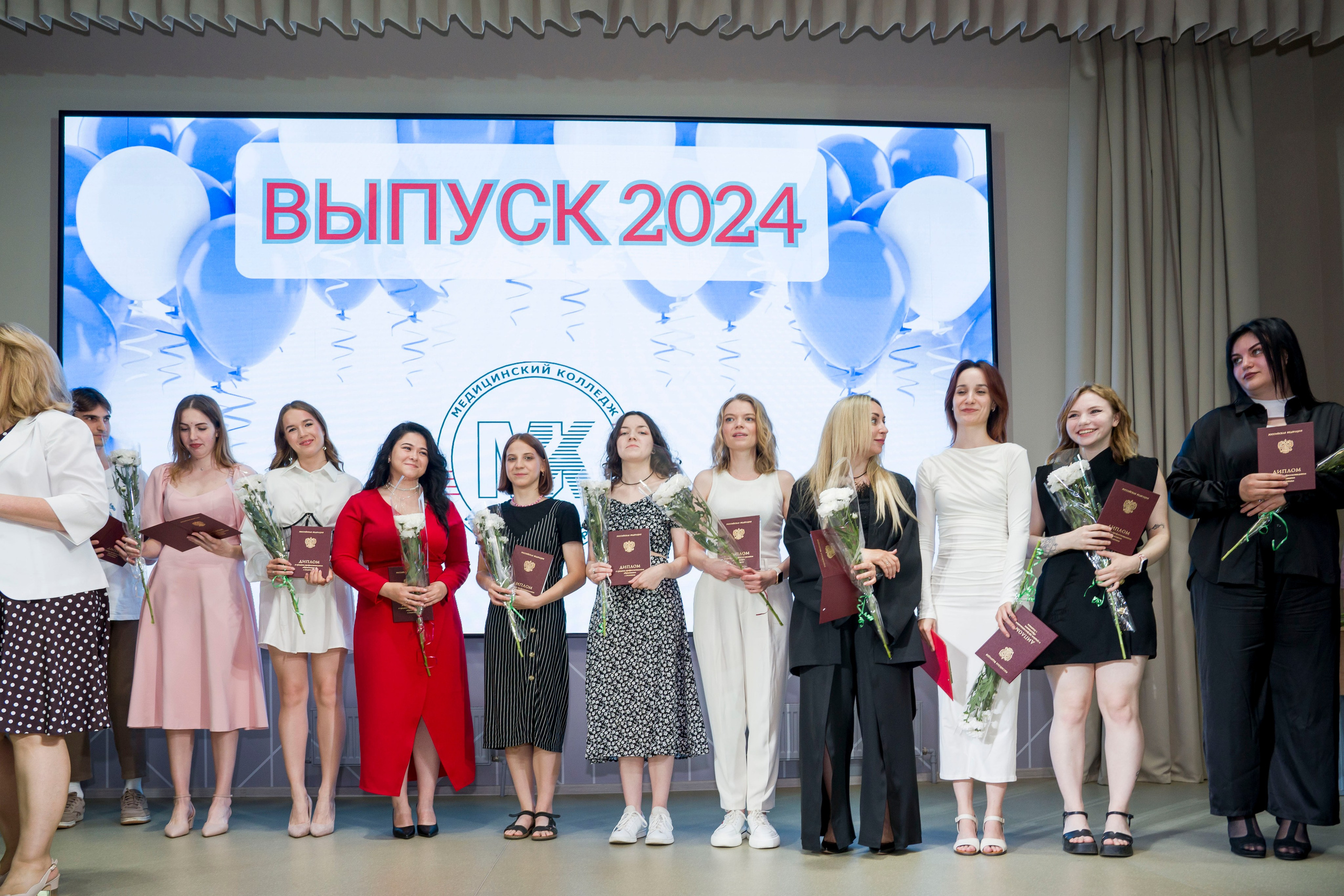 Выпускной в медколледже. Фотограф в Санкт-Петербурге. Репортажная и все съёмки для бизнеса