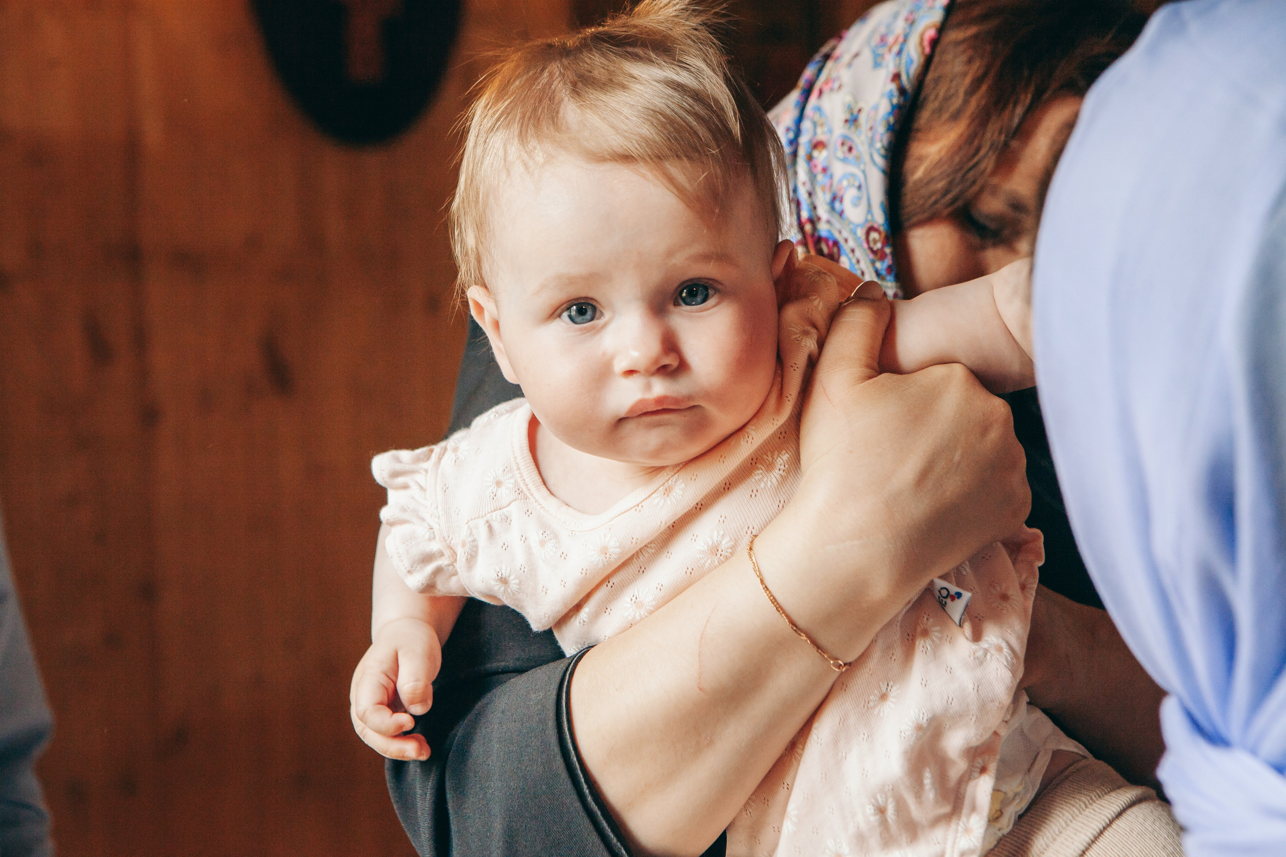 Крещение ребенка в церкви в москве. Фотограф Ольга Ефремова