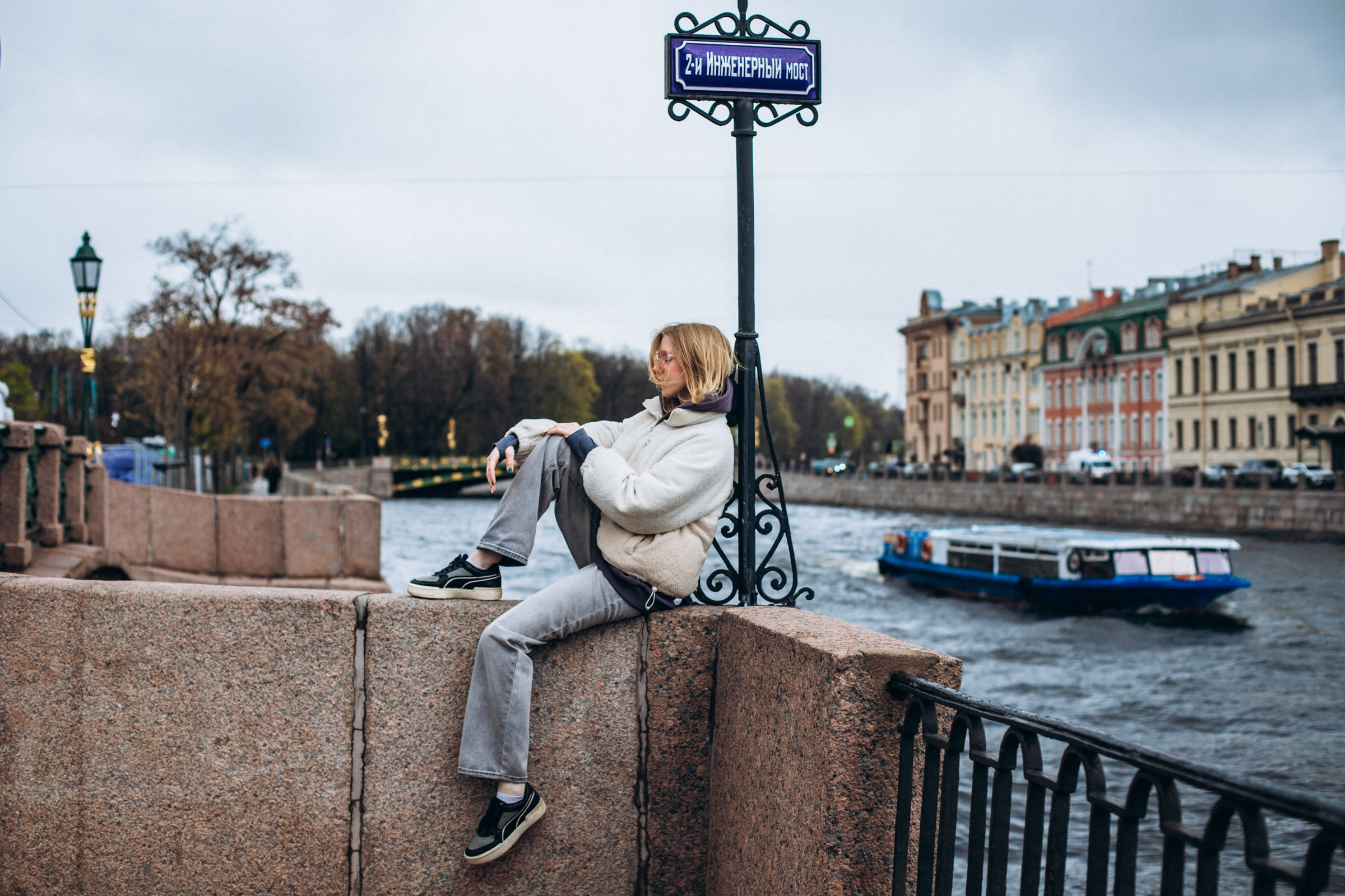 Маша в мае. Фотопрогулка в Петербурге. Индивидуальный и семейный фотограф в Санкт-Петербурге