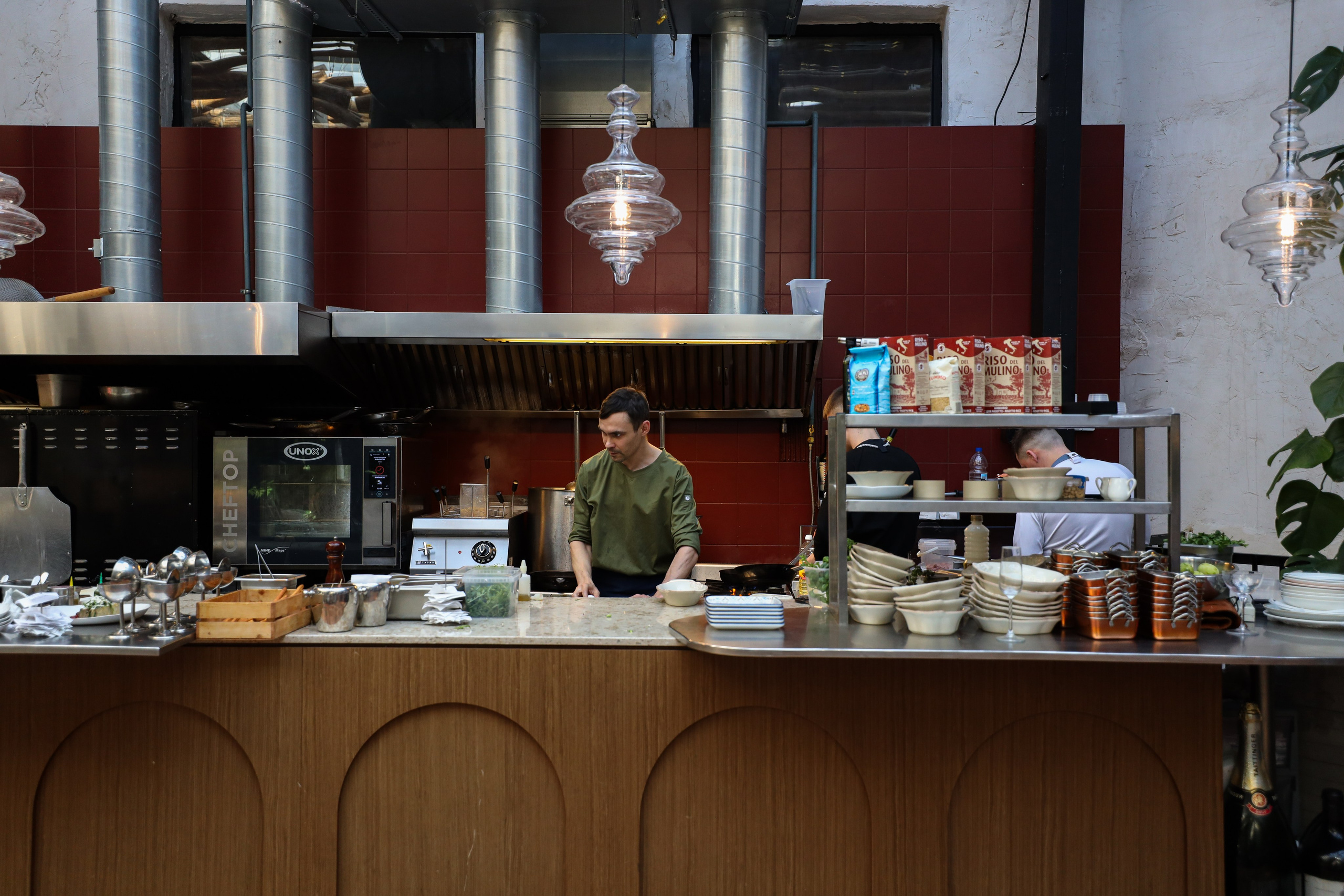 Gastrodvor 8 March. Дженбаз Павел — фотограф в Ялте