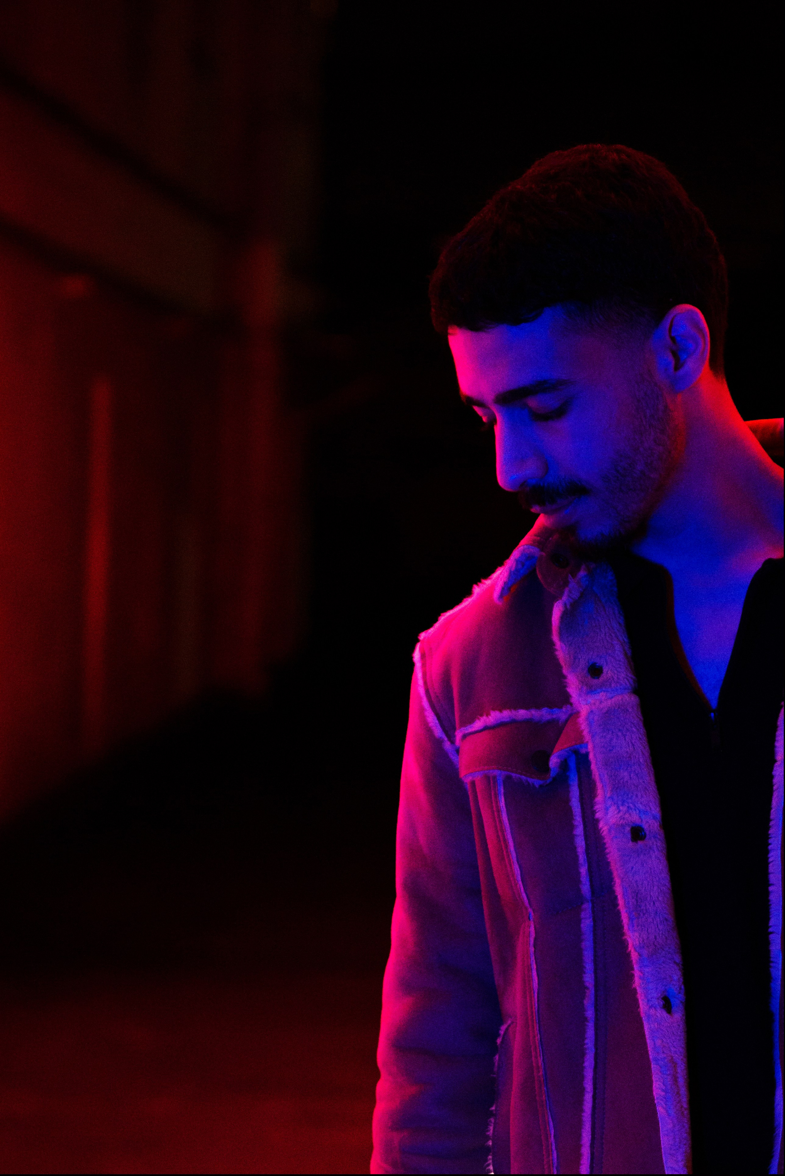 Зинадин. Уличная фотосессия с цветным светом