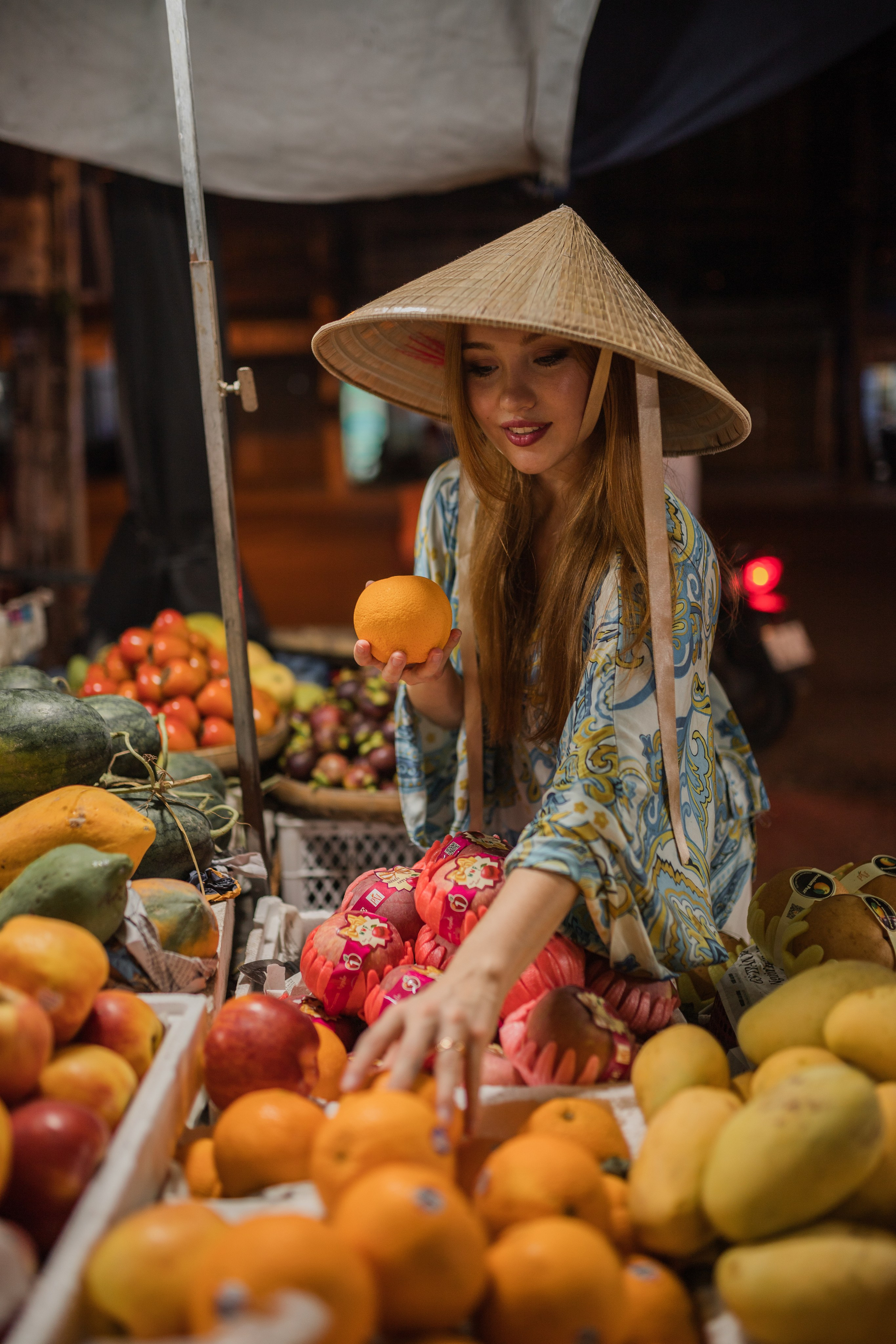 Елизавета на улицах Вьетнама. Главная