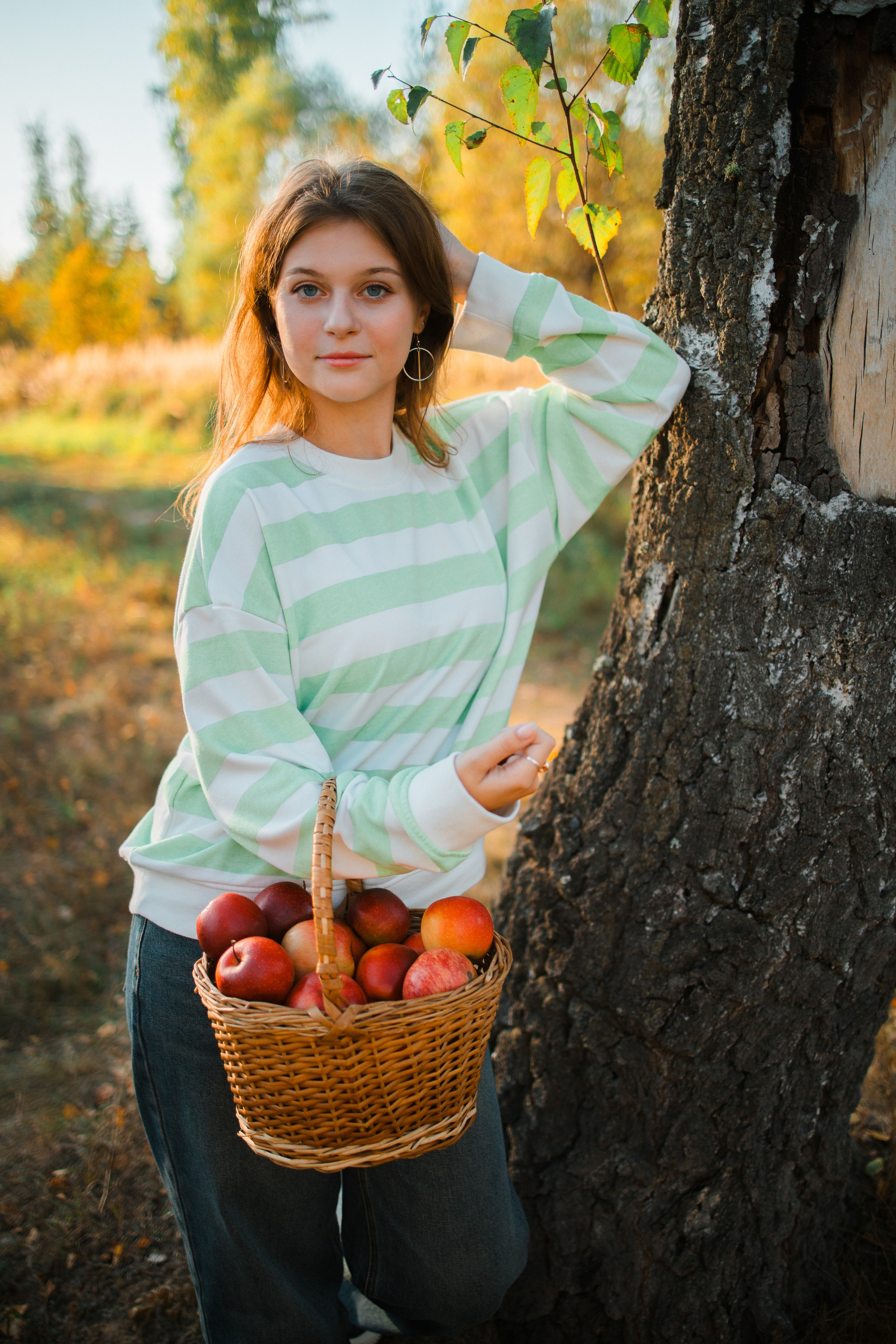 Осенняя фотосессия для выпускных альбомов 11 классов в Тарусе 2025 год. Выпускные альбомы в Серпухове