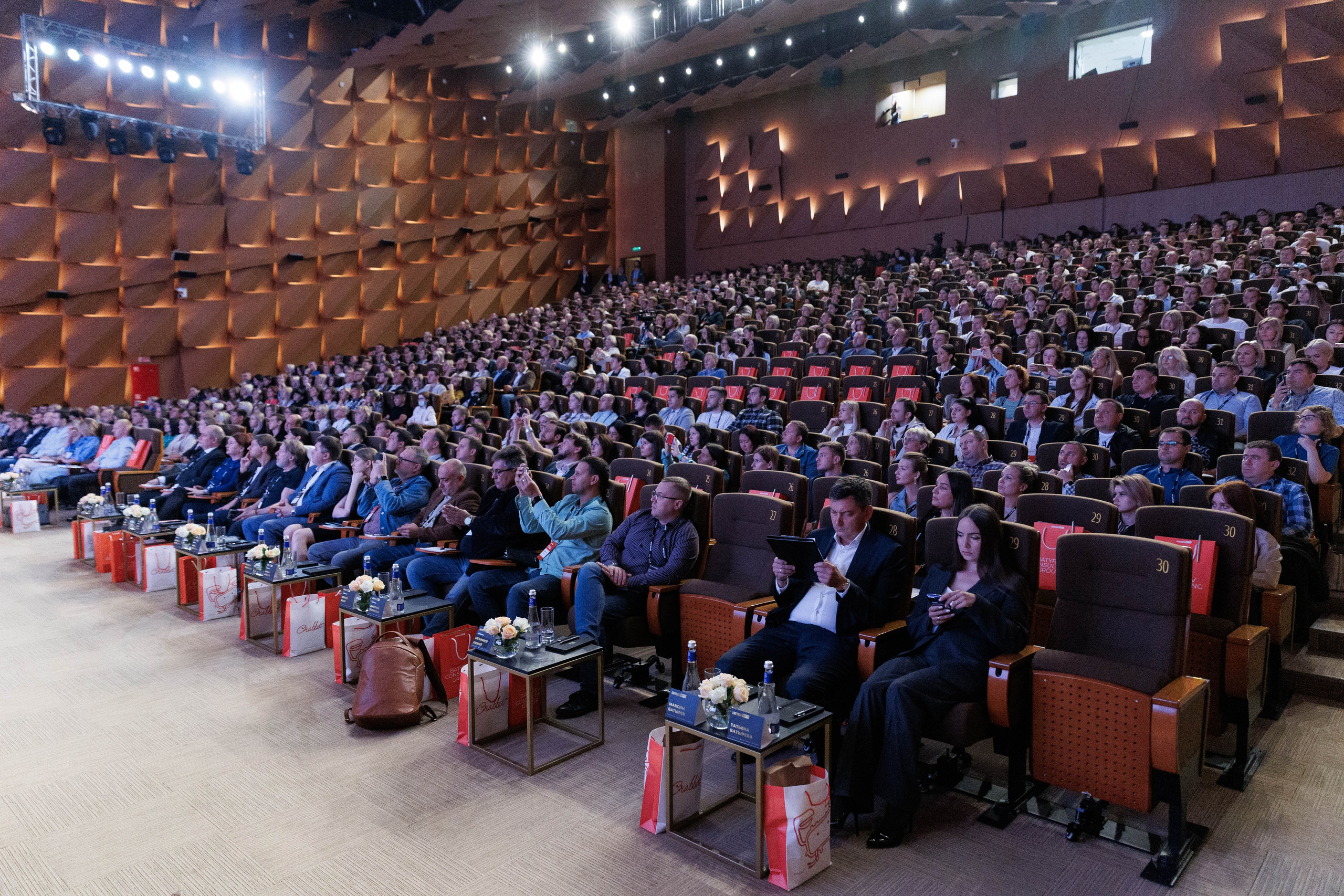 Форум Максима Батырева «Продажи по-новому». Репортажный Фотограф в Москве Юра Гушан