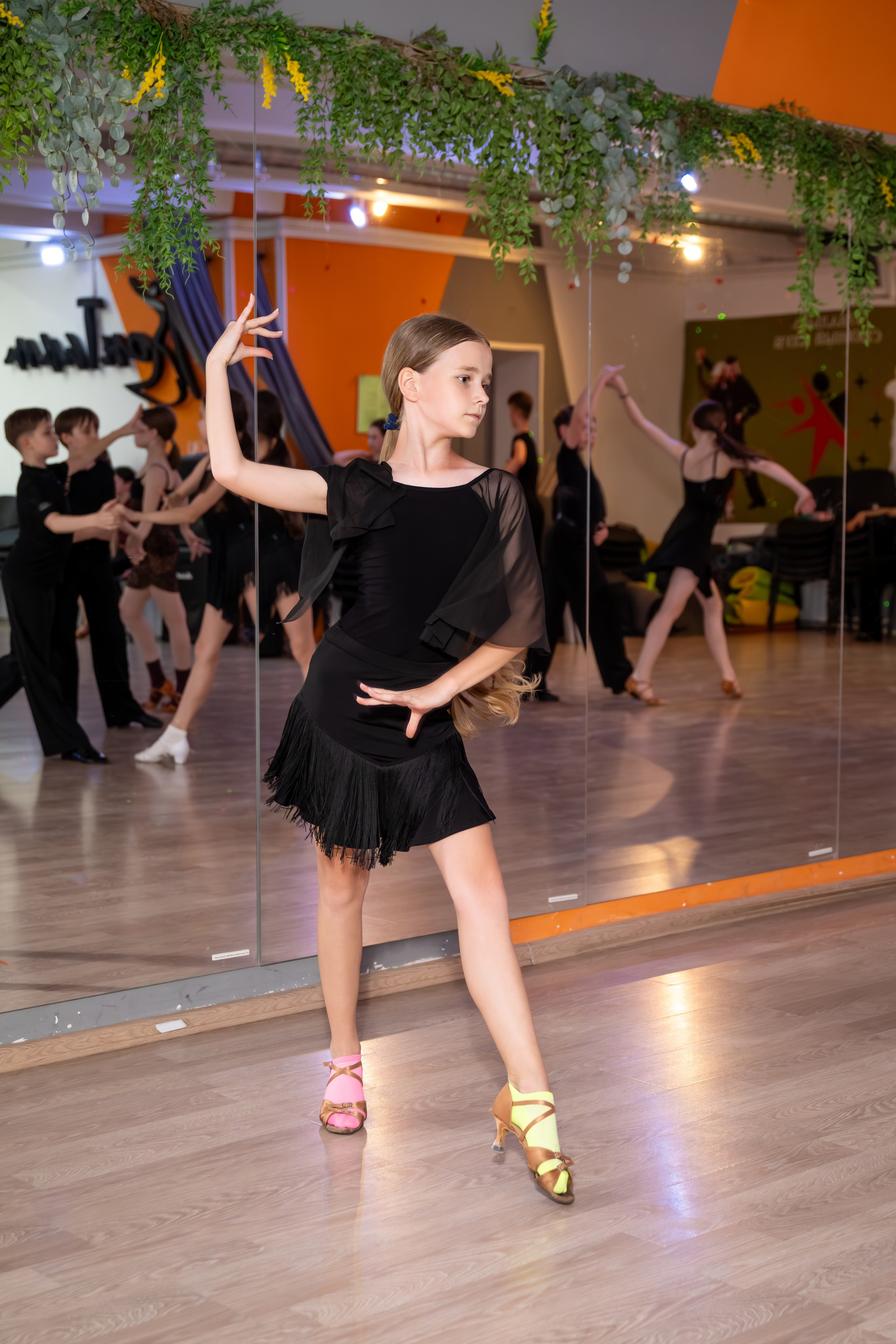 Группа 12-16 лет и взрослые. КонТакт — спортивные бальные танцы в Москве