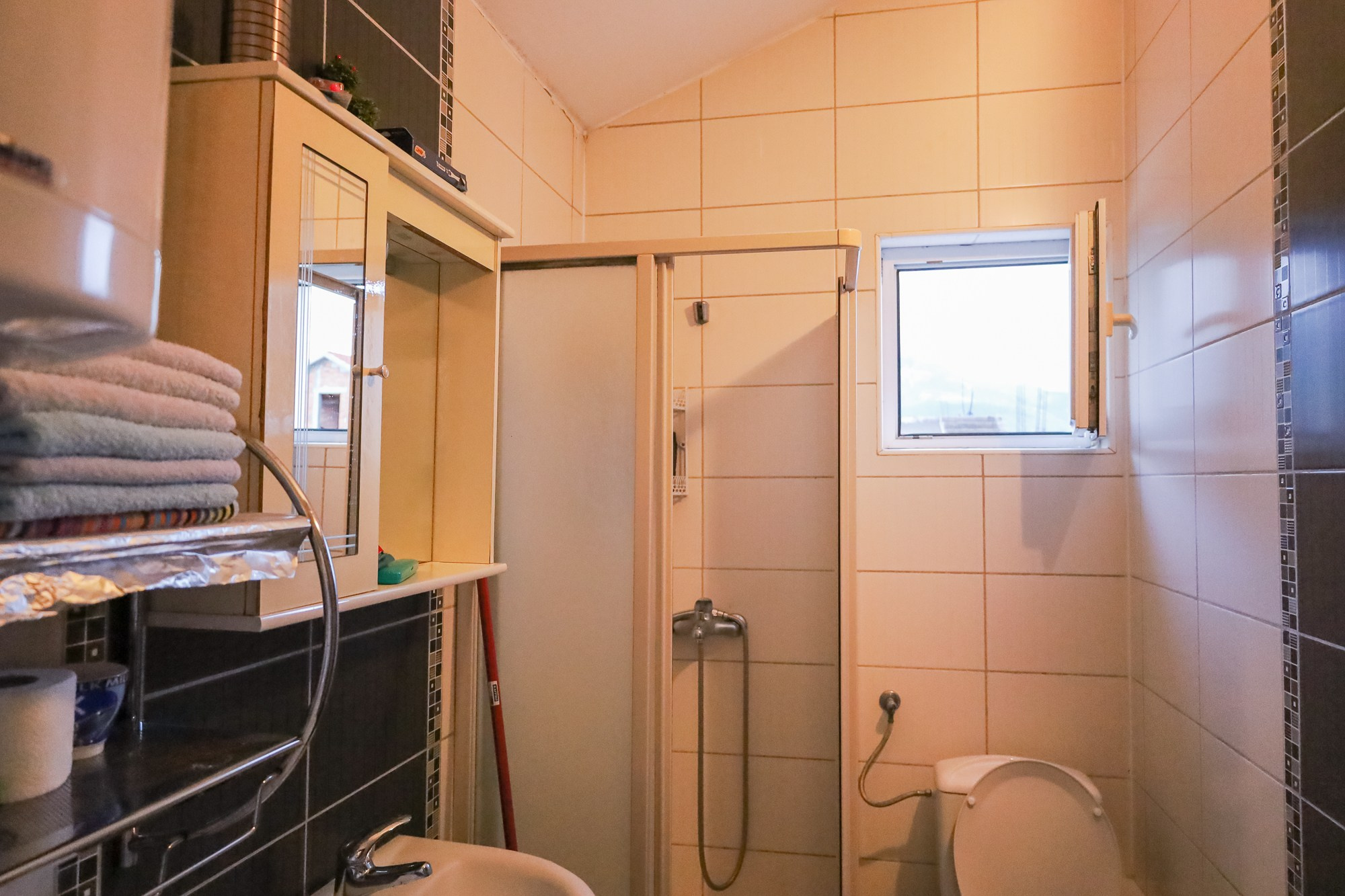 Private aparts for sale. Fotograf u Crnoj Gori-porodično fotografisanje sa djecom, lovestory, nekretnine