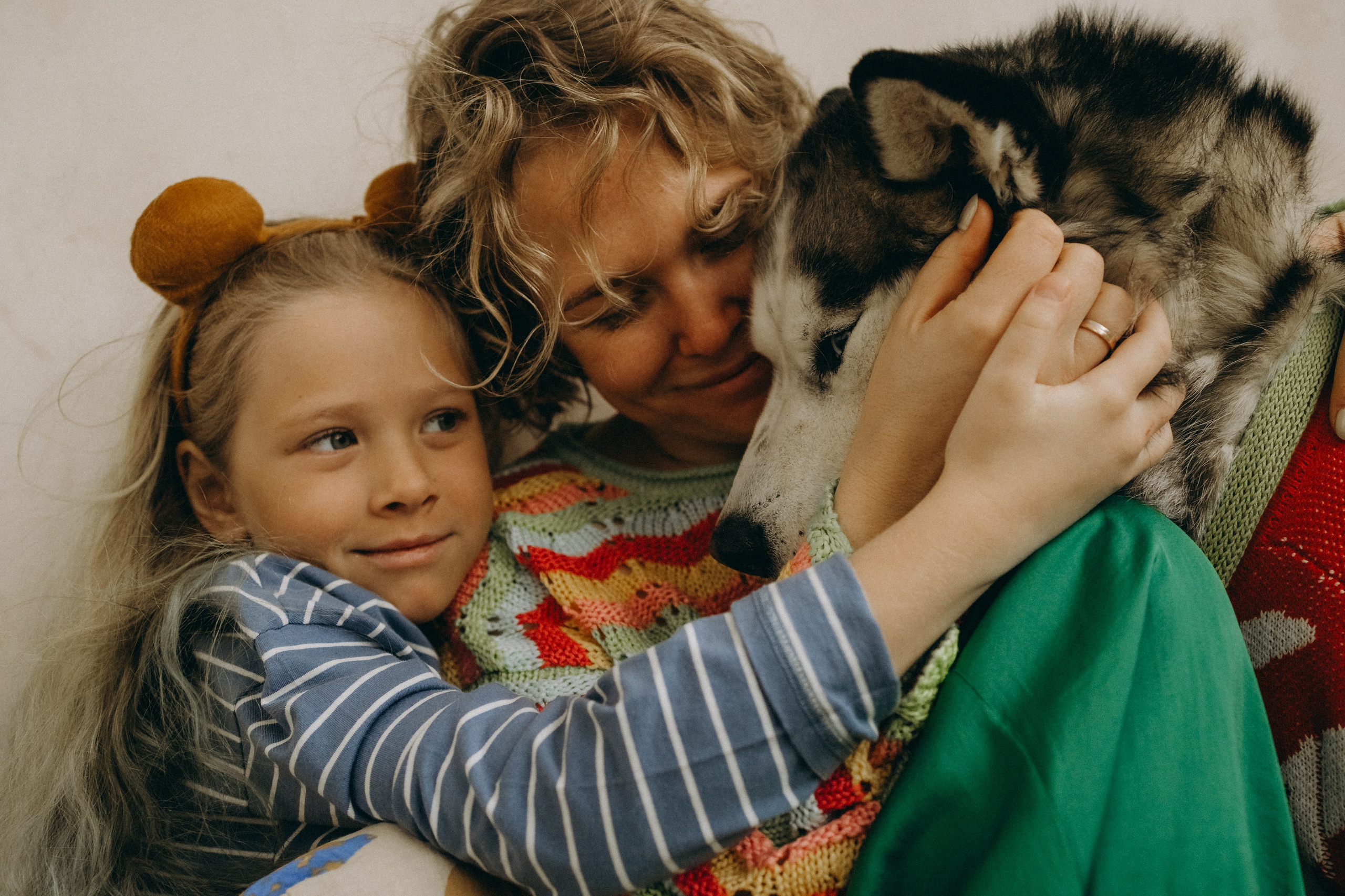 Катя, Лида, Вольт. Главная