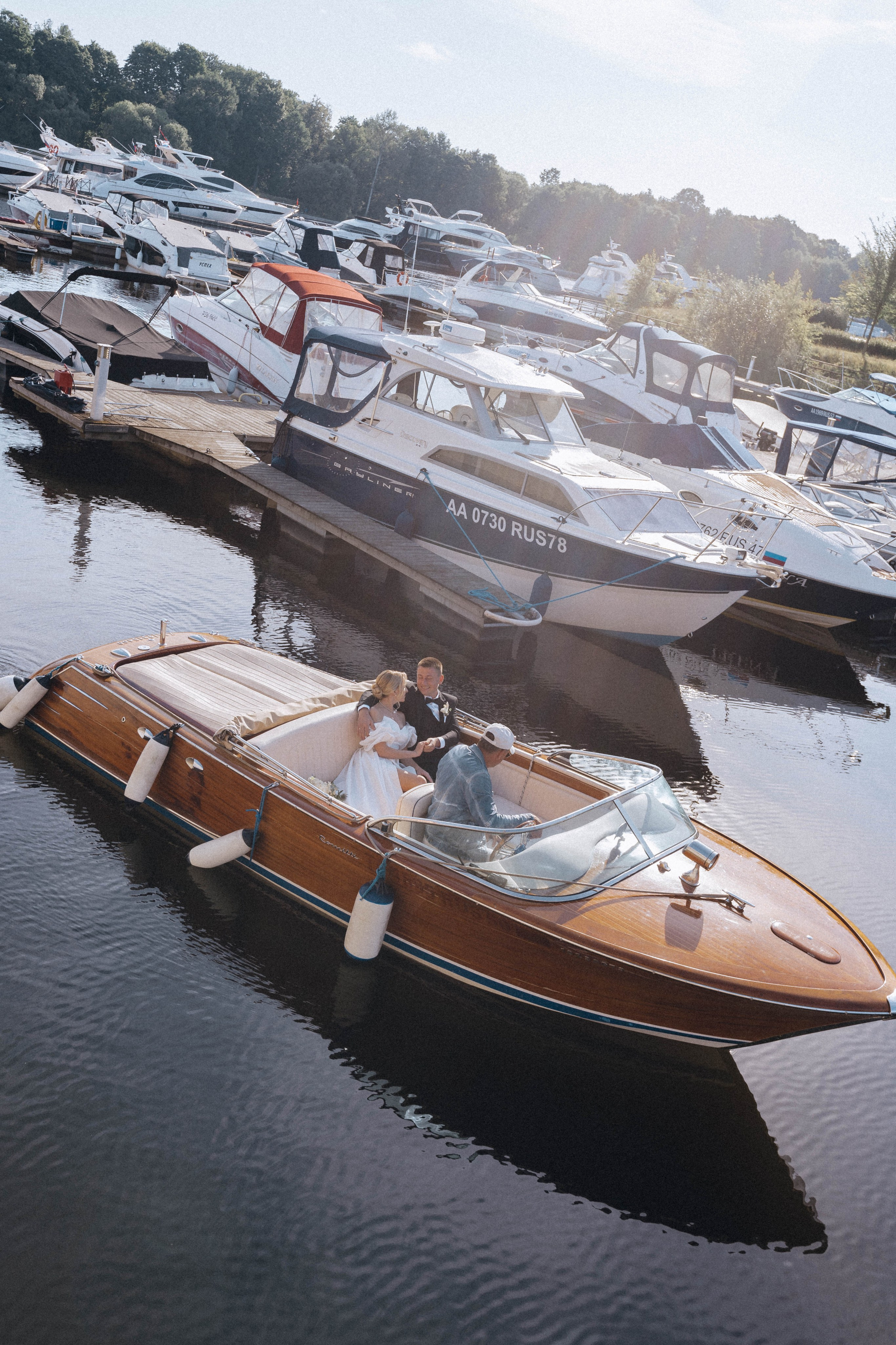 СВАДЕНБНАЯ СЬЕМКА НА КАТЕРЕ ПО КАНАЛАМ САНКТ-ПЕТЕРБУРГА И В АКВАТОРИИ НЕВЫ. Профессиональный фотограф, Санкт-Петербург — Виктория Богомолова