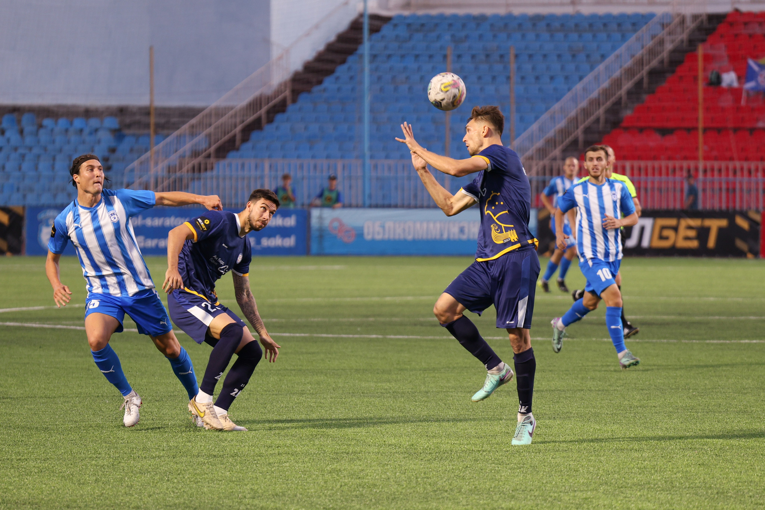 Фото футбольных матчей Первая лига ФНЛ. Фотограф Дмитрий Алексеев
