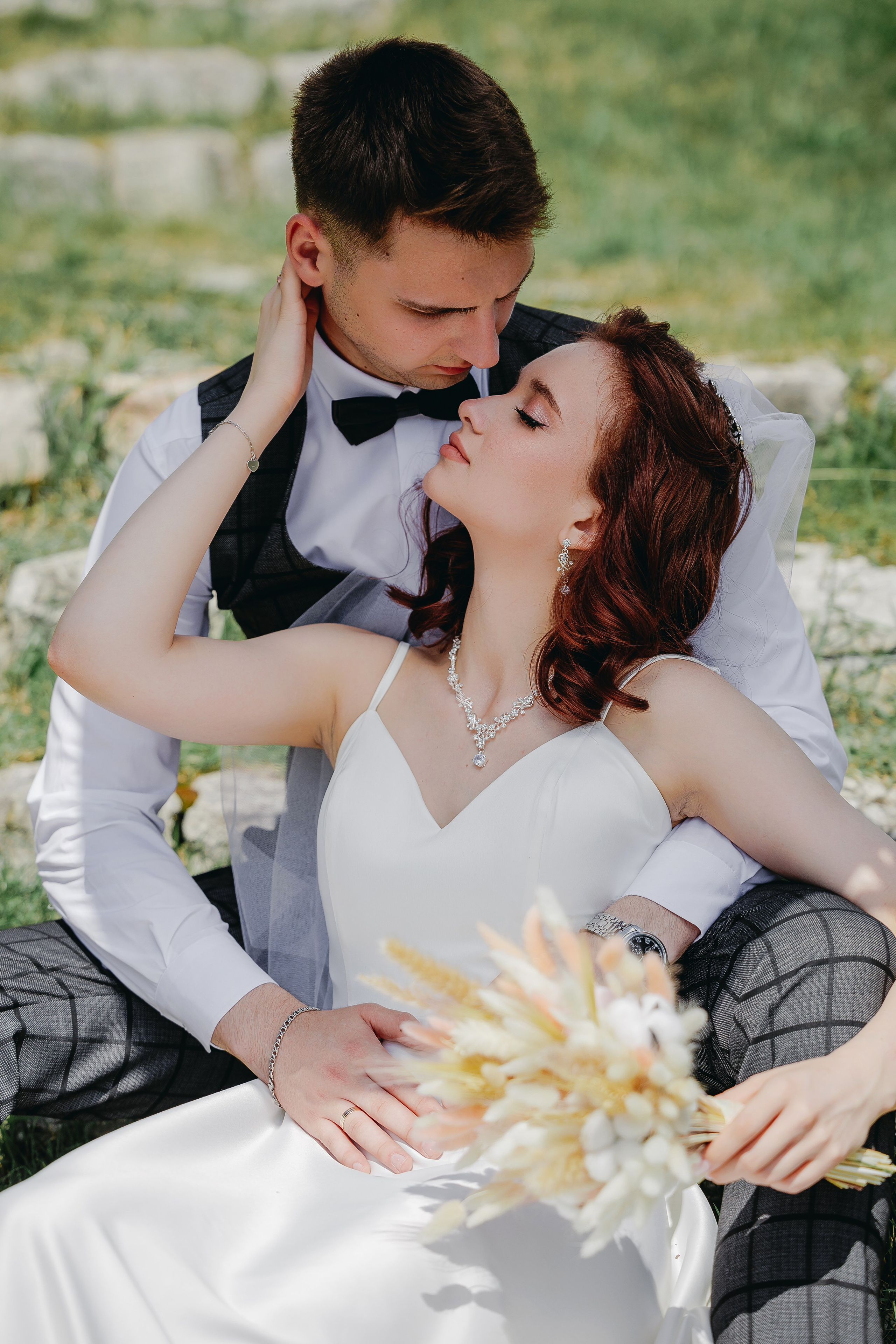 убрать зажимы у невесты во время фотосессии