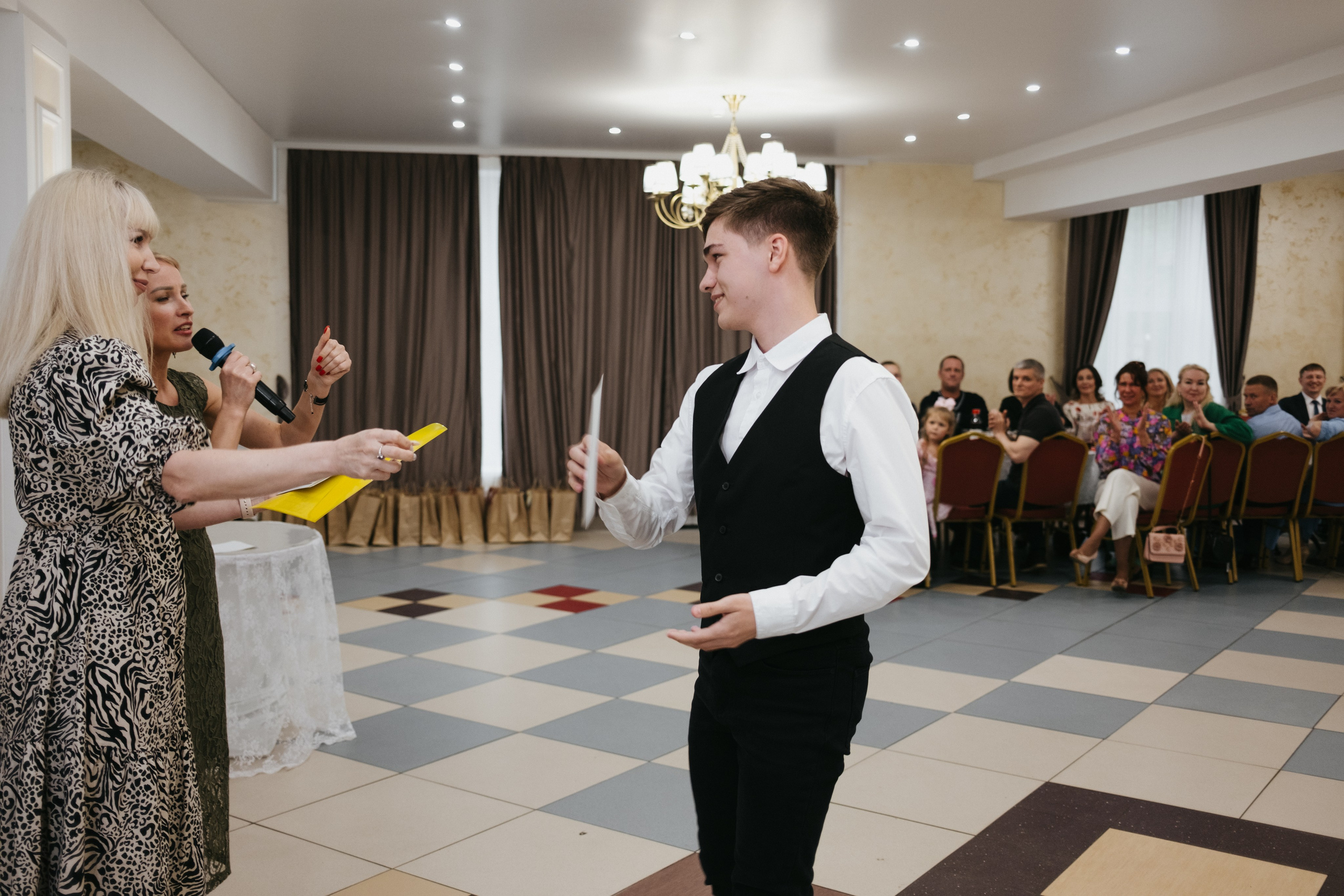 Выпускной 11 класс школы № 30. Свадебный и репортажной фотограф Денис Ожигин в Краснодаре и Краснодарском крае