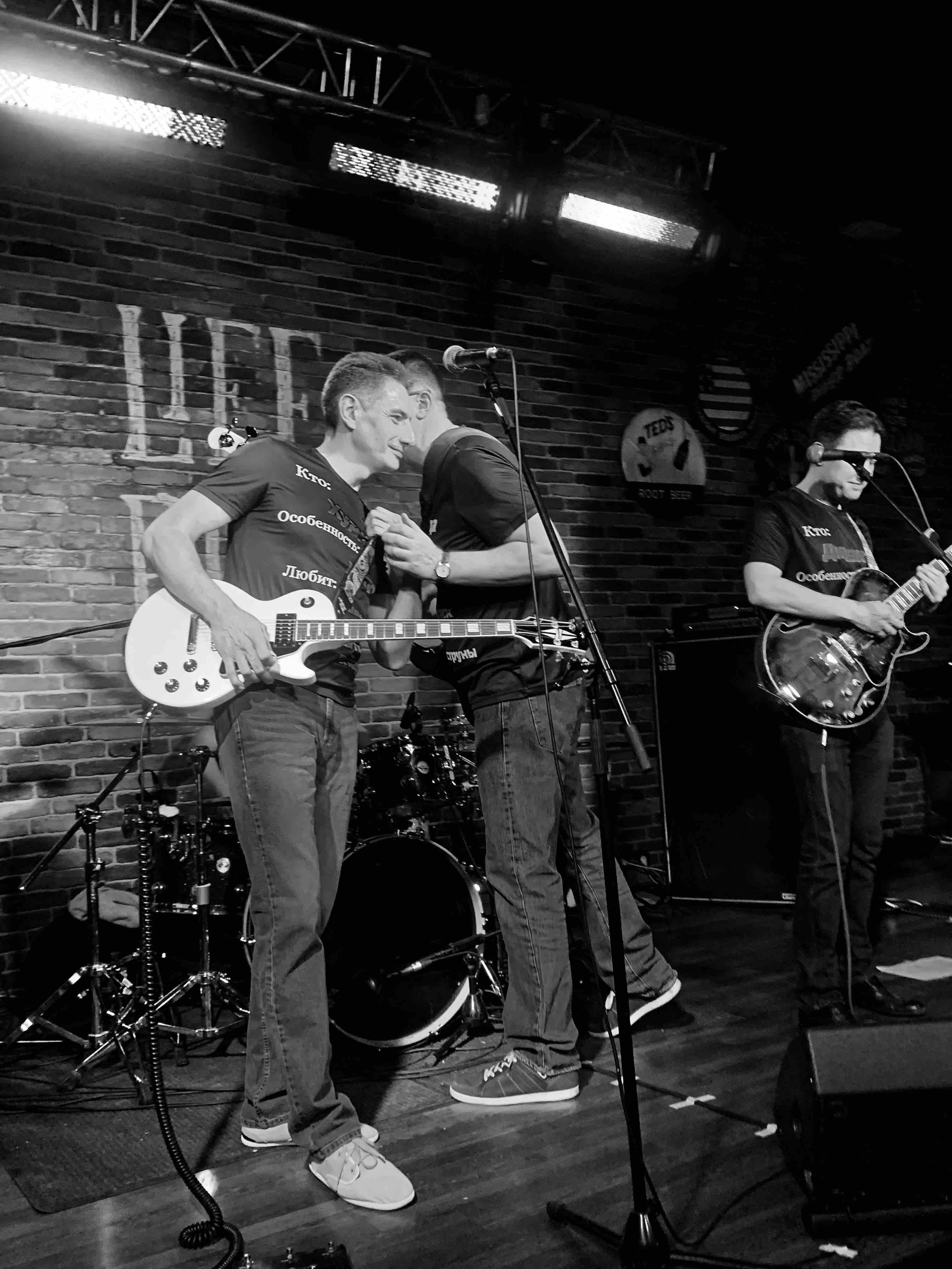 LifePub 16.03.2022. Московская кавер-группа BankBand