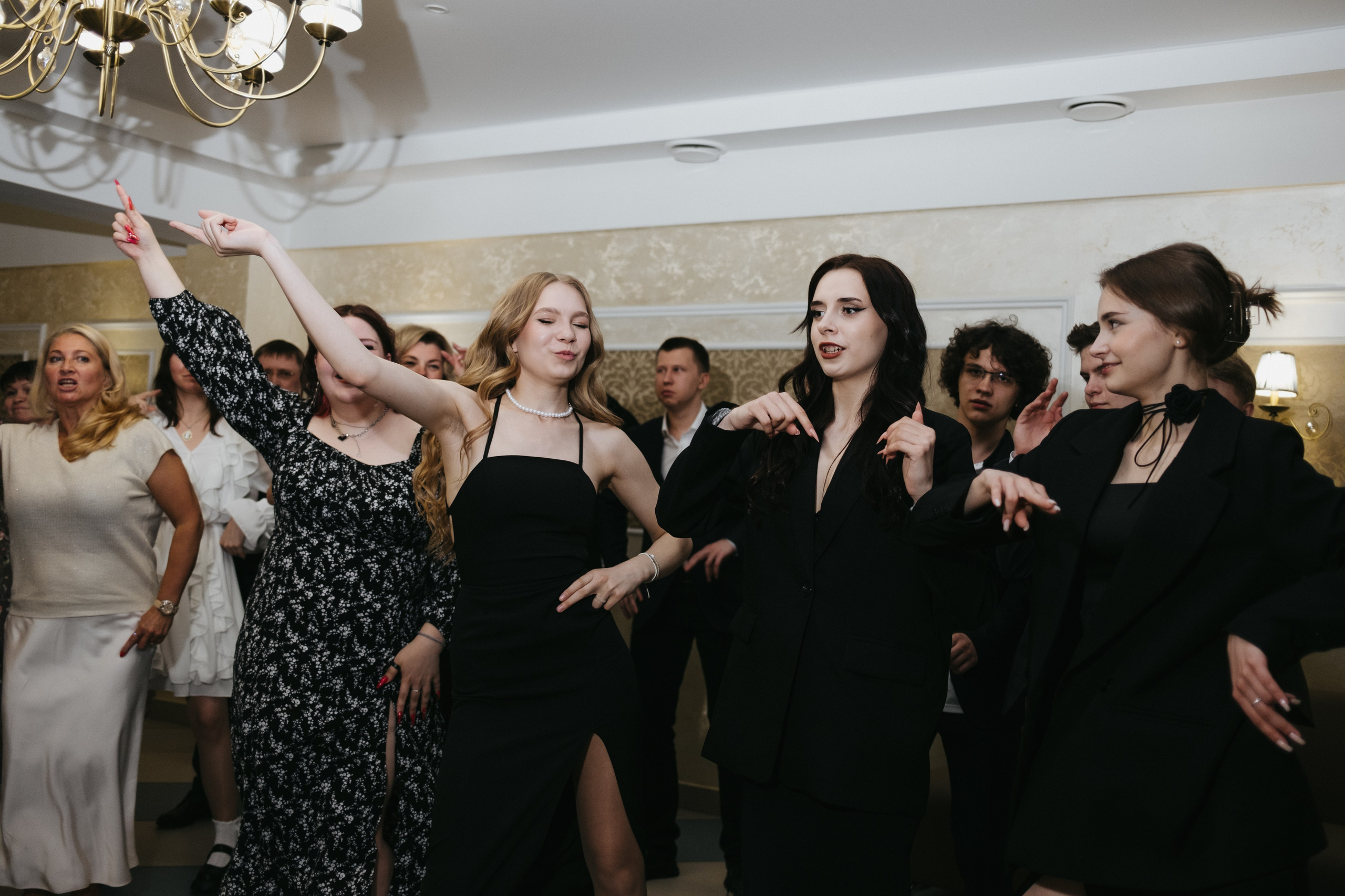 Выпускной 11 класс школы № 30. Свадебный и репортажной фотограф Денис Ожигин в Краснодаре и Краснодарском крае