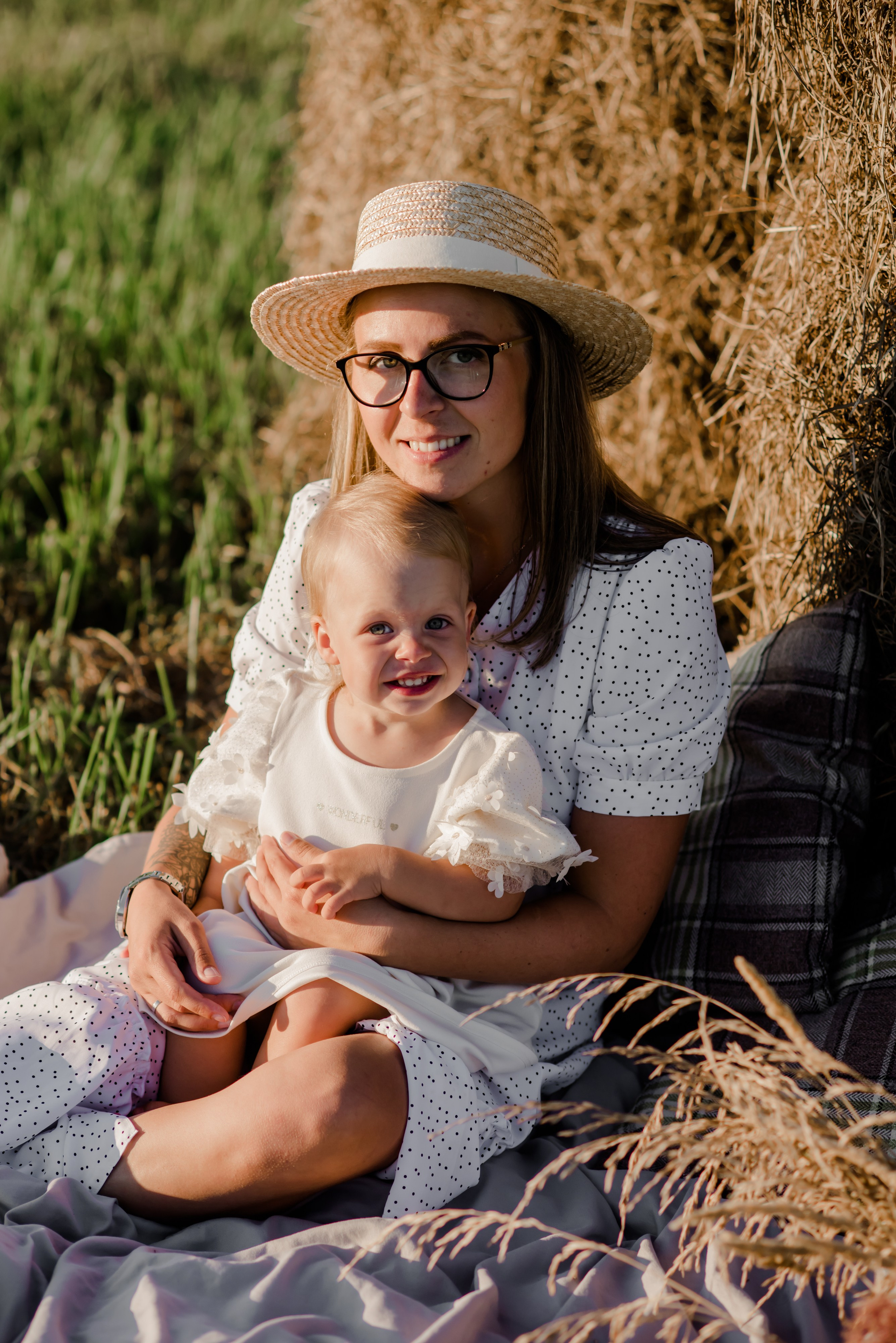Семья в поле. Свадебный и семейный фотограф Евгения Кононова