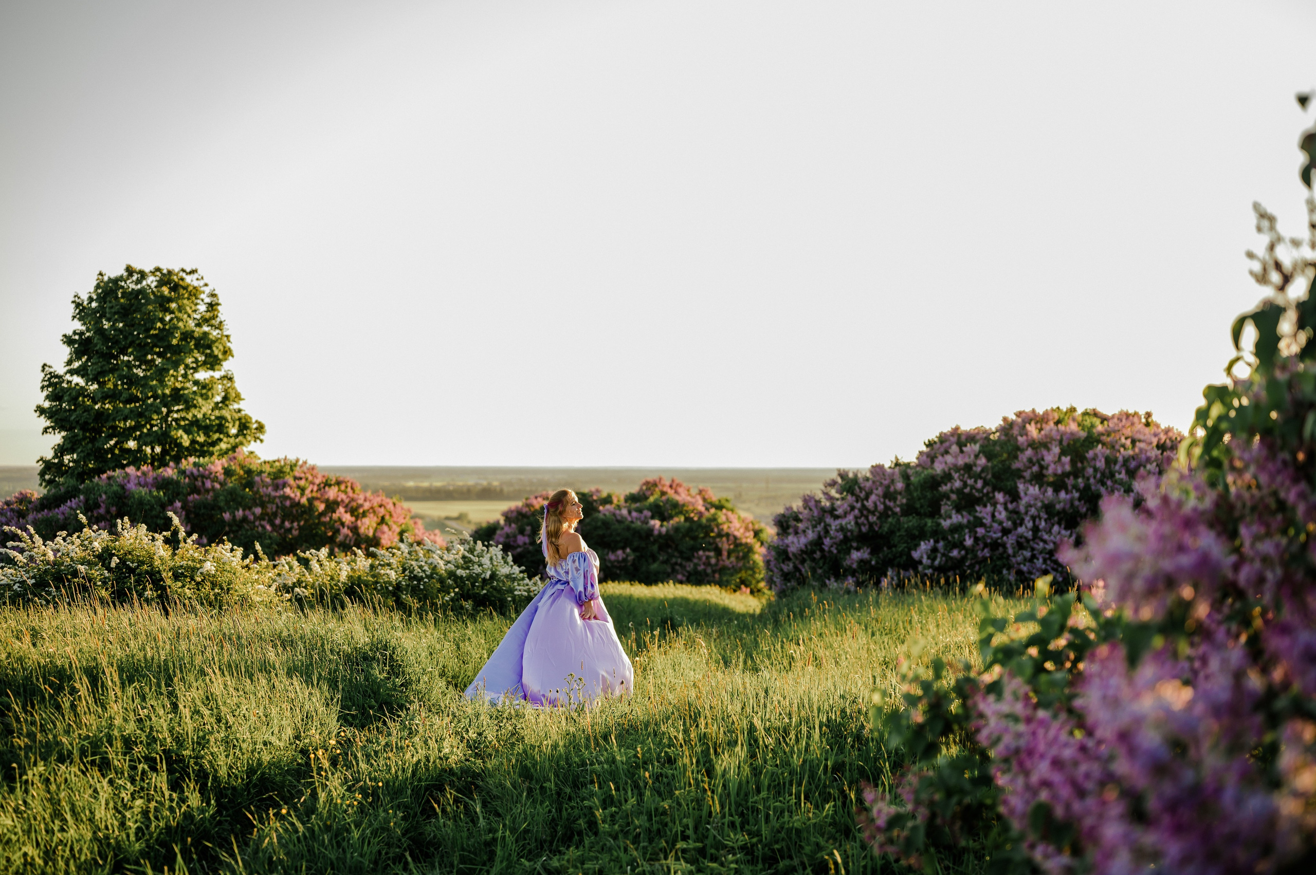 Юлия и сирень. Свадебный и семейный фотограф Евгения Кононова