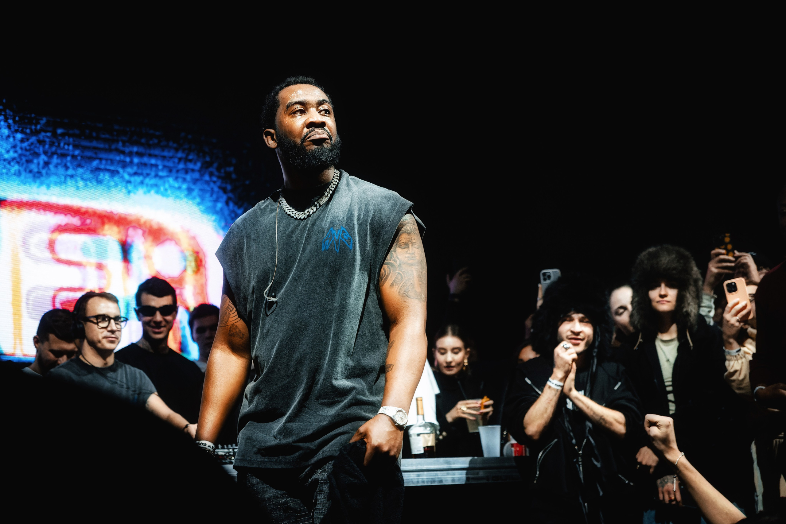 AVG x Desiigner в Tau 21.02.2025. Репортажный фотограф и видеограф в Москве